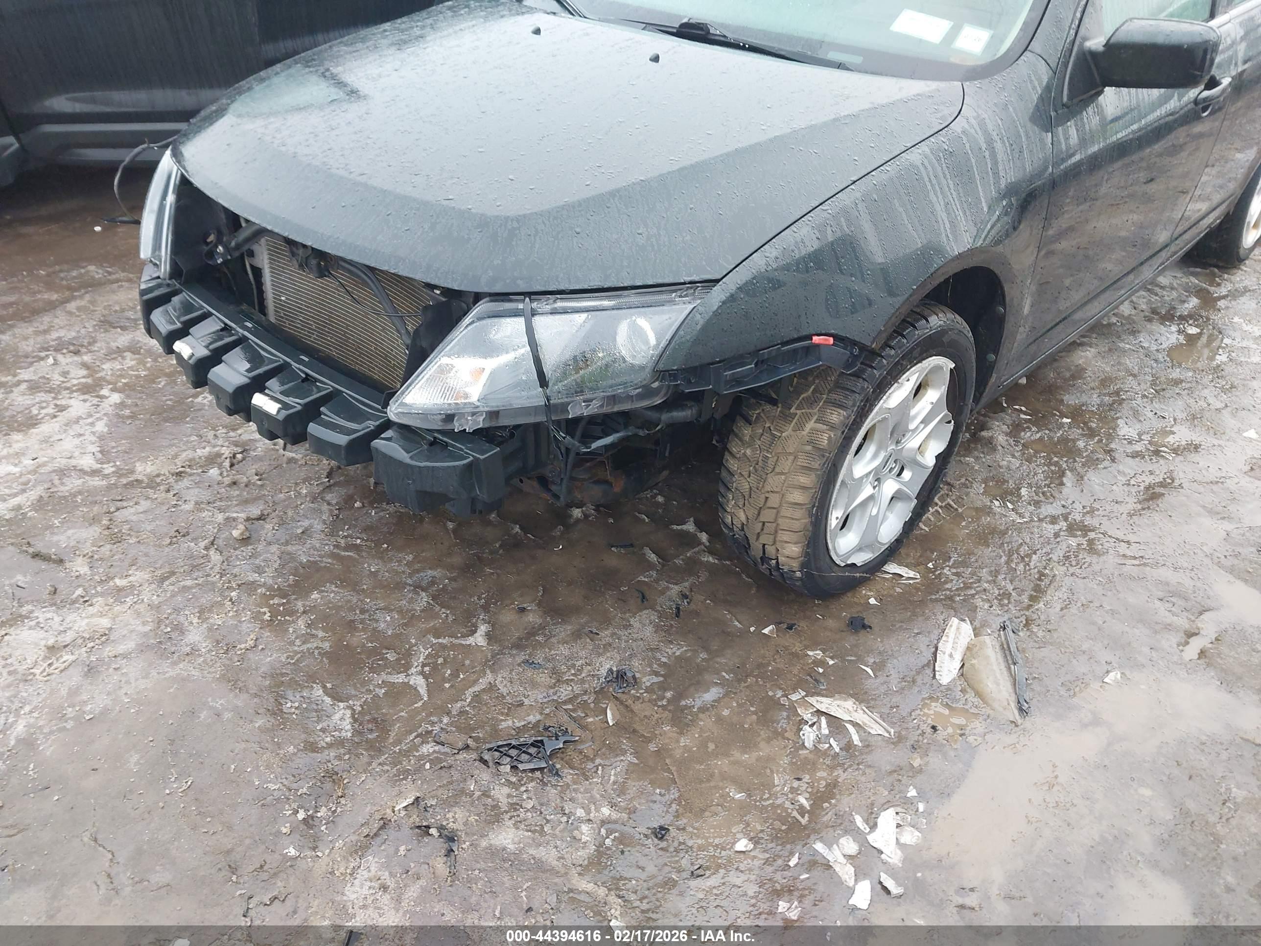 FORD FUSION image 6