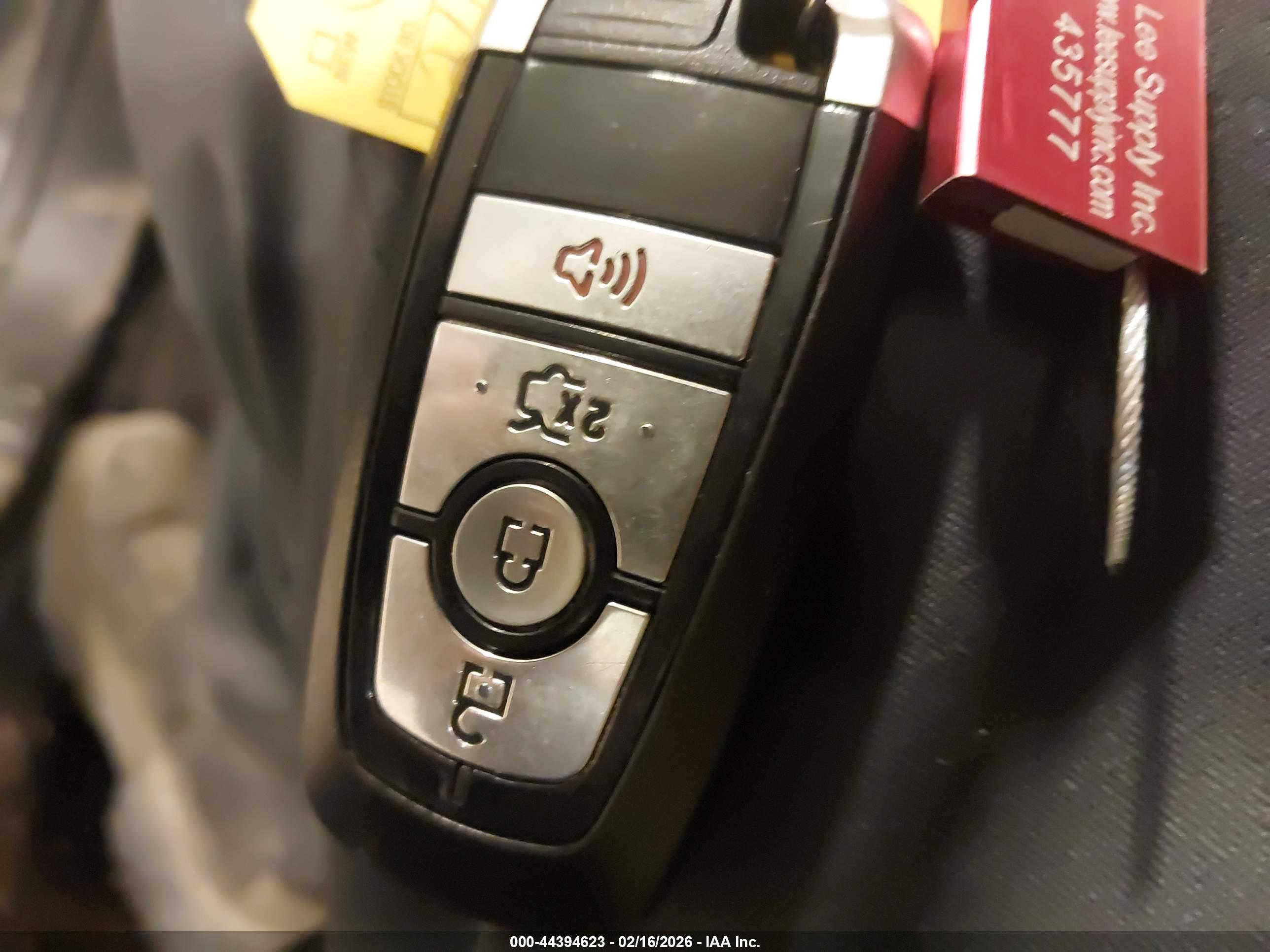 FORD FUSION image 11