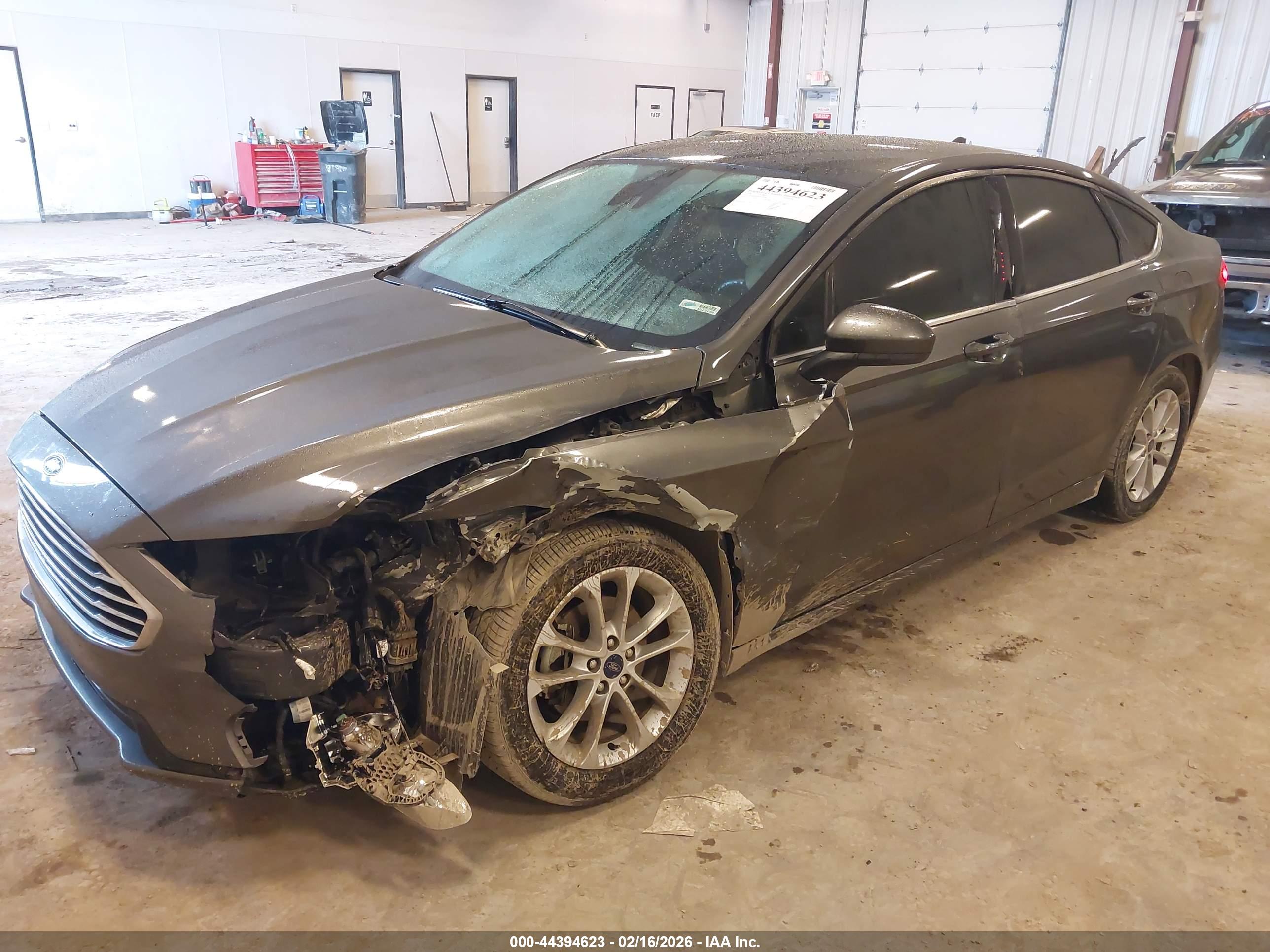 FORD FUSION image 2