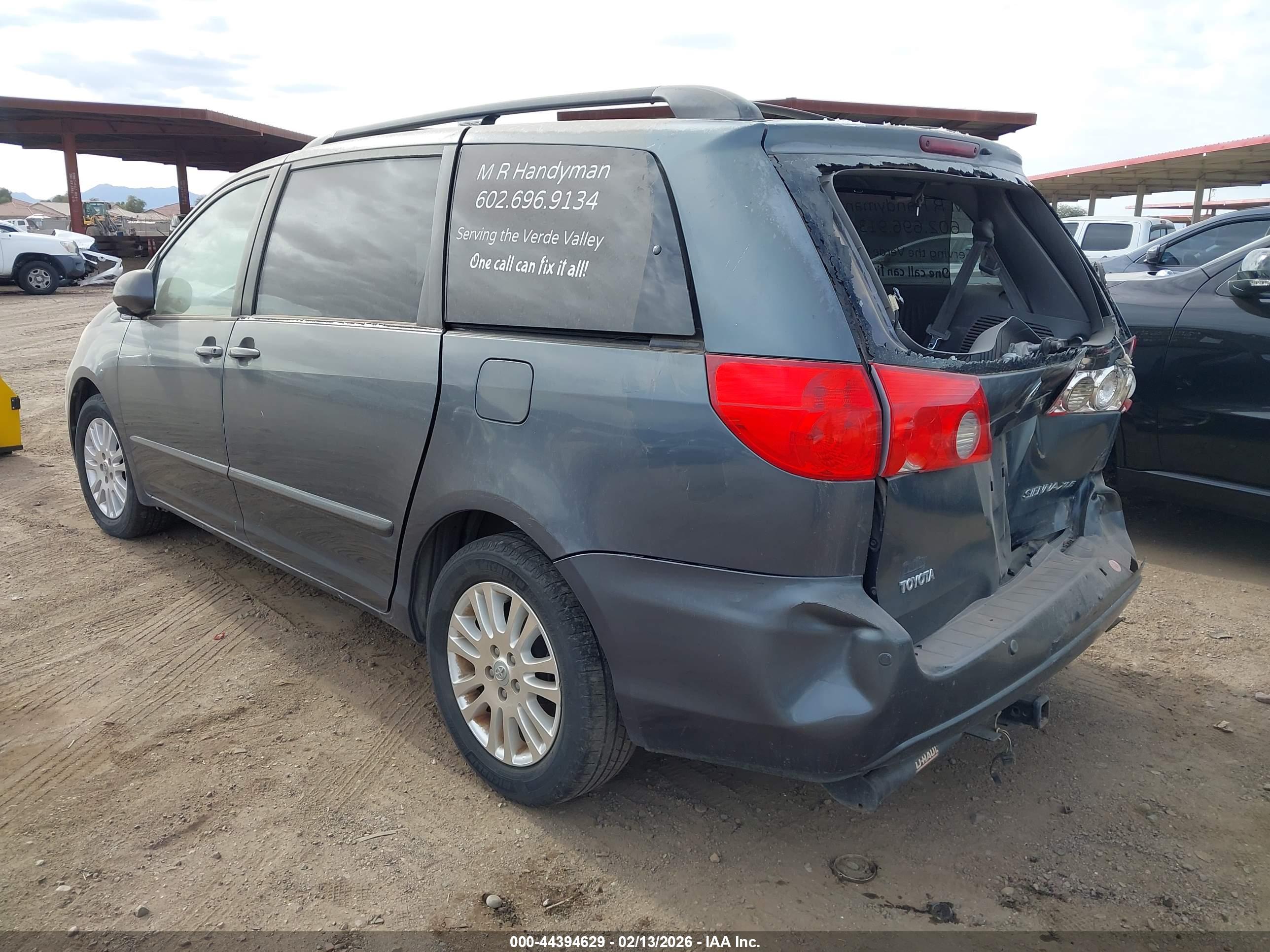TOYOTA SIENNA image 3