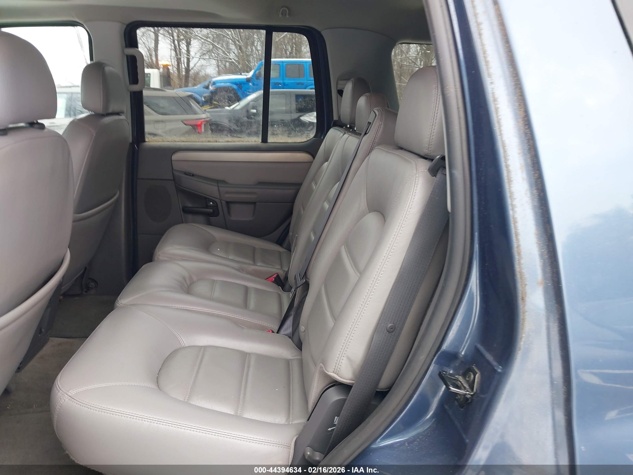 FORD EXPLORER image 8