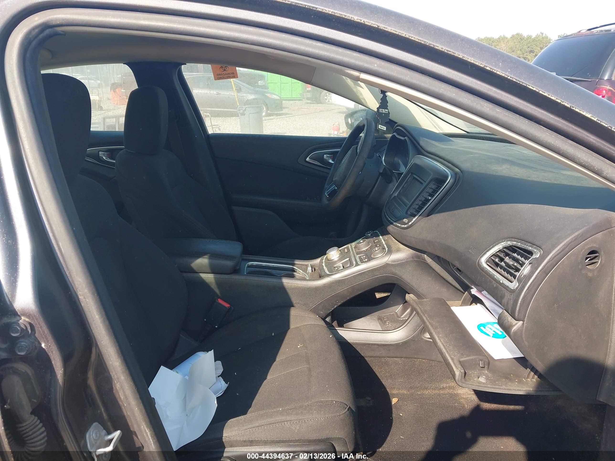 CHRYSLER 200 image 5