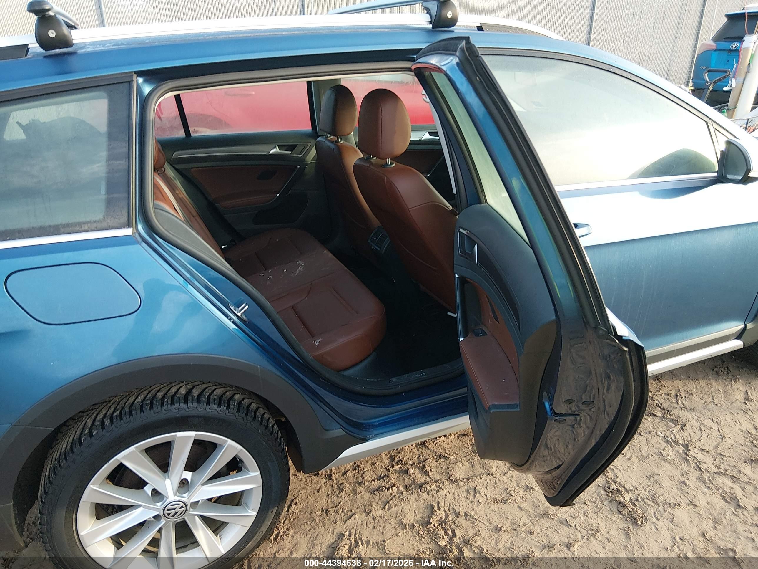 VOLKSWAGEN GOLF image 8