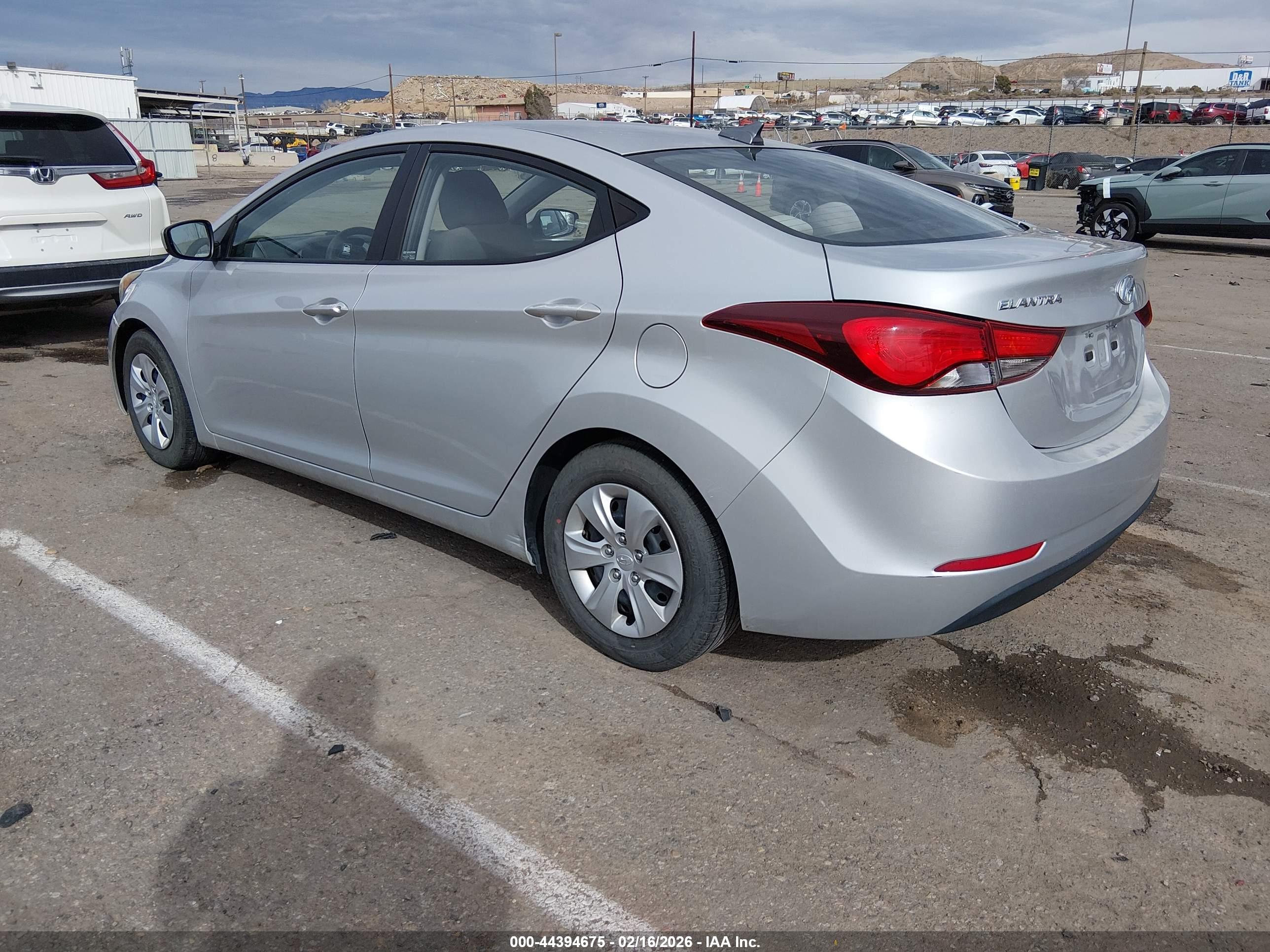 HYUNDAI ELANTRA image 3