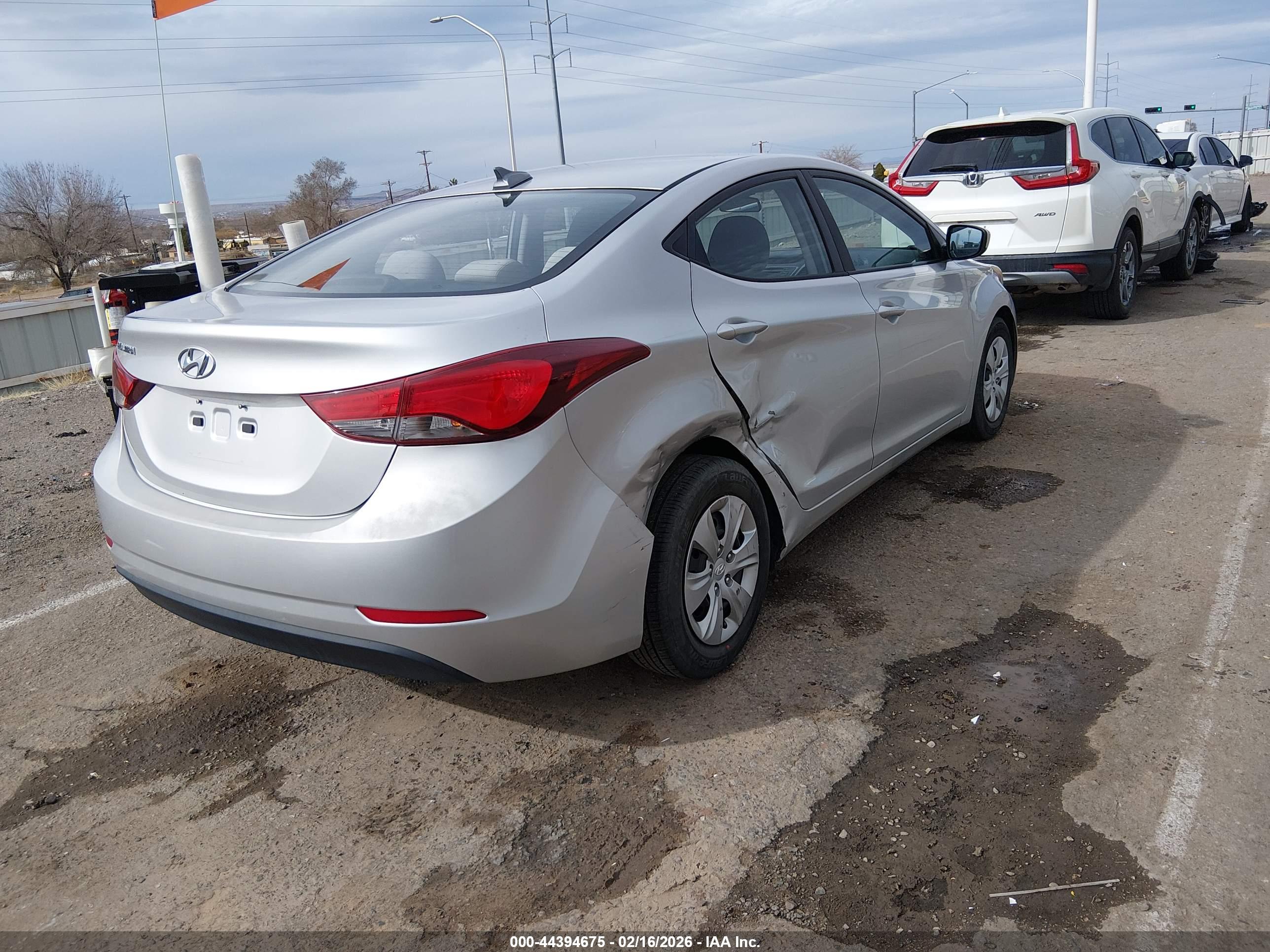 HYUNDAI ELANTRA image 4