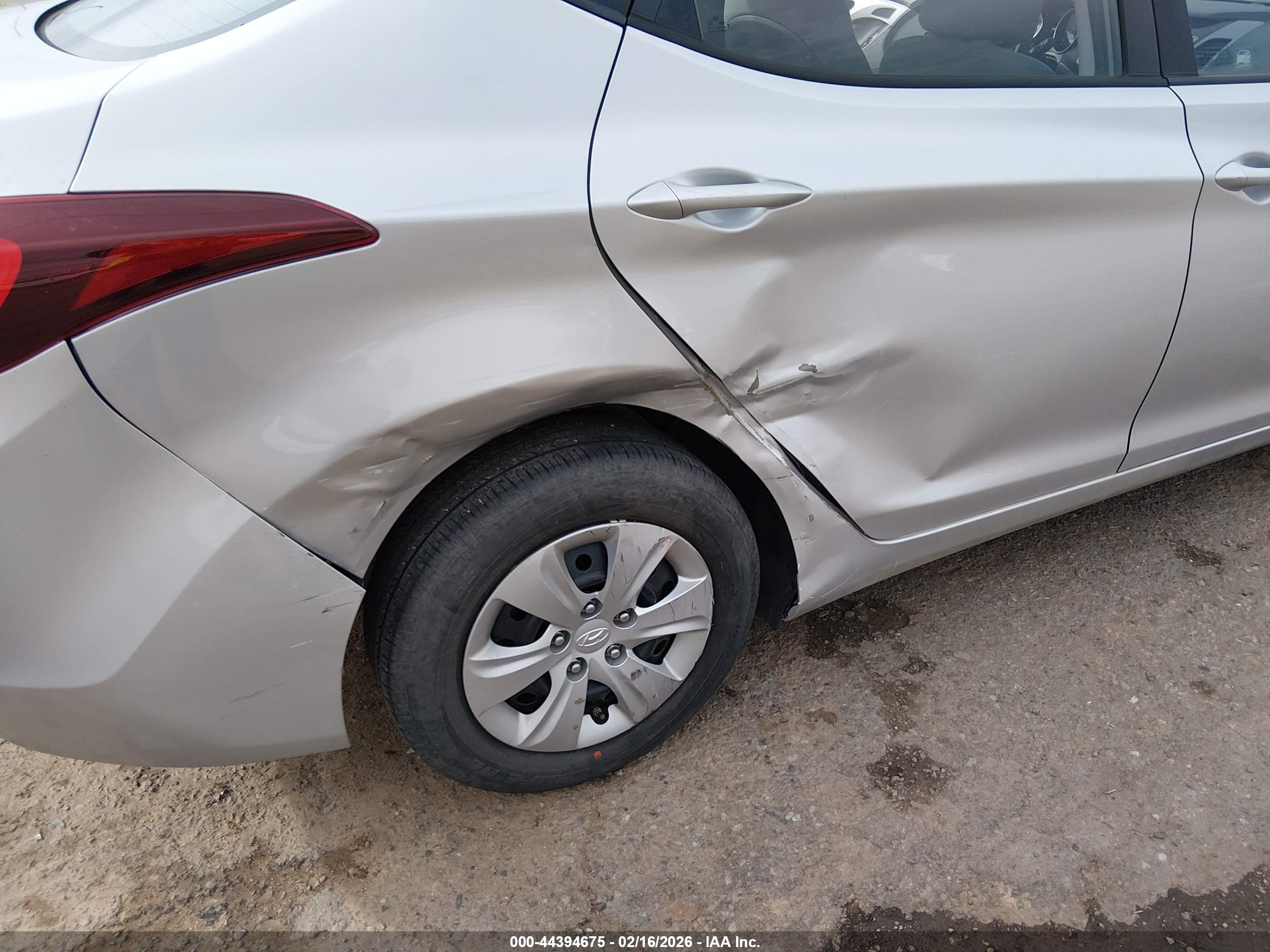 HYUNDAI ELANTRA image 6