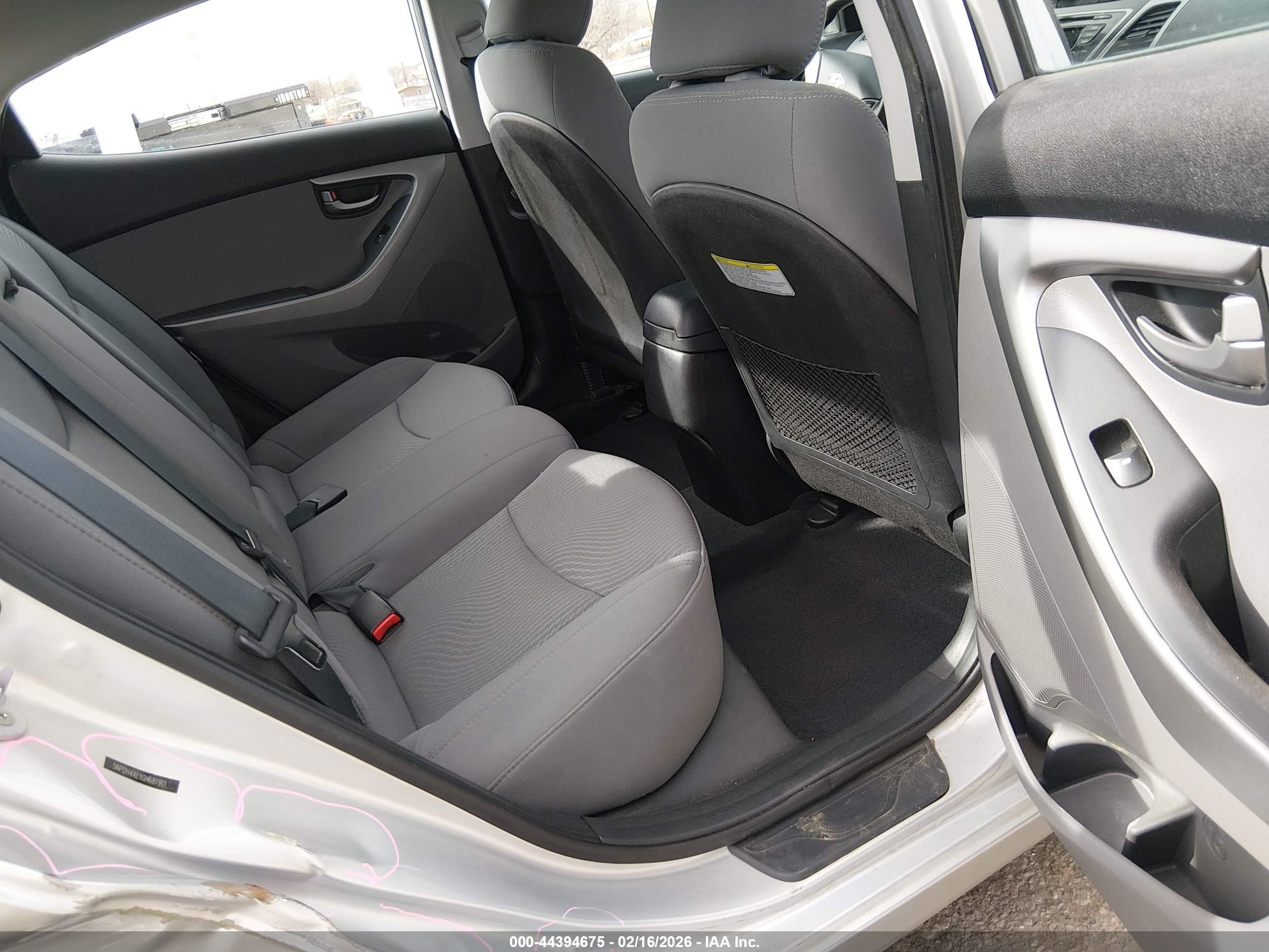 HYUNDAI ELANTRA image 8