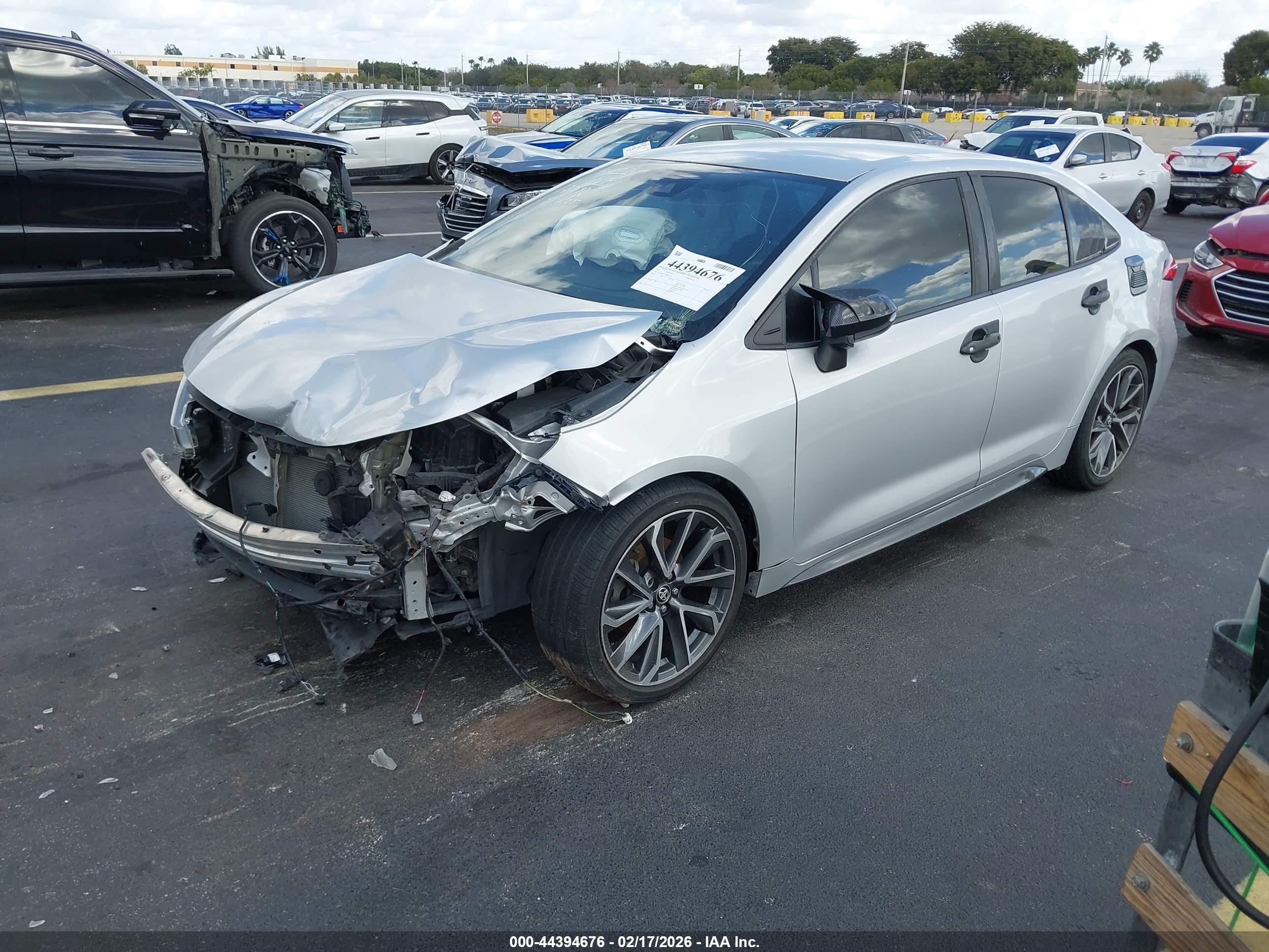 TOYOTA COROLLA image 2