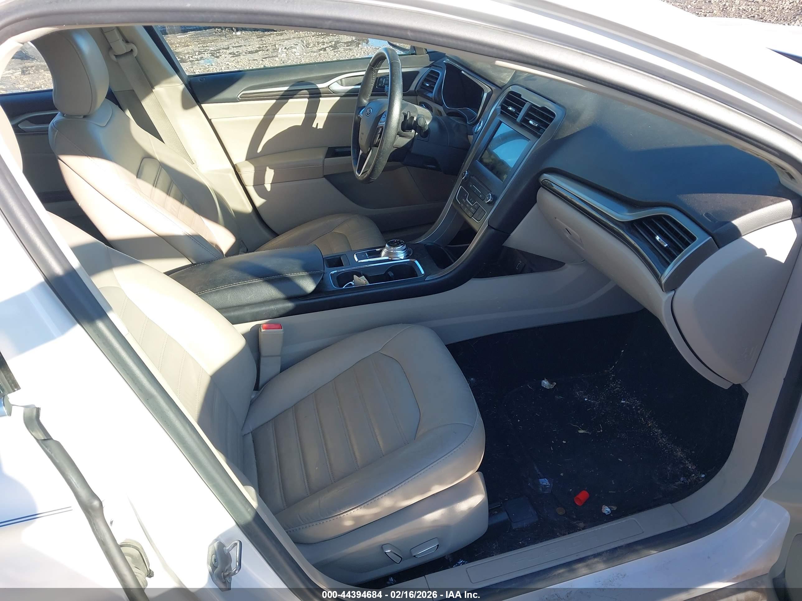 FORD FUSION image 5