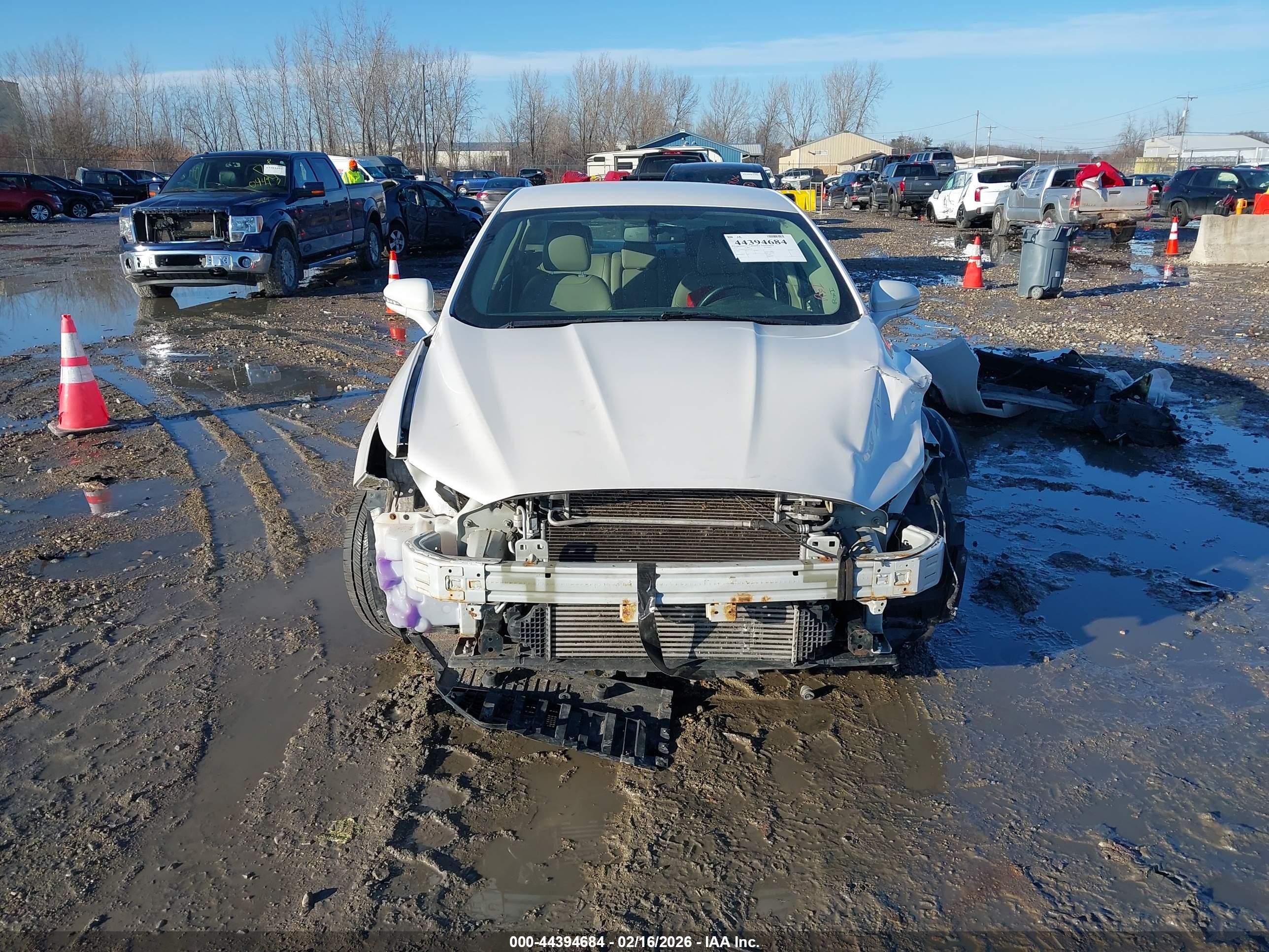 FORD FUSION image 6