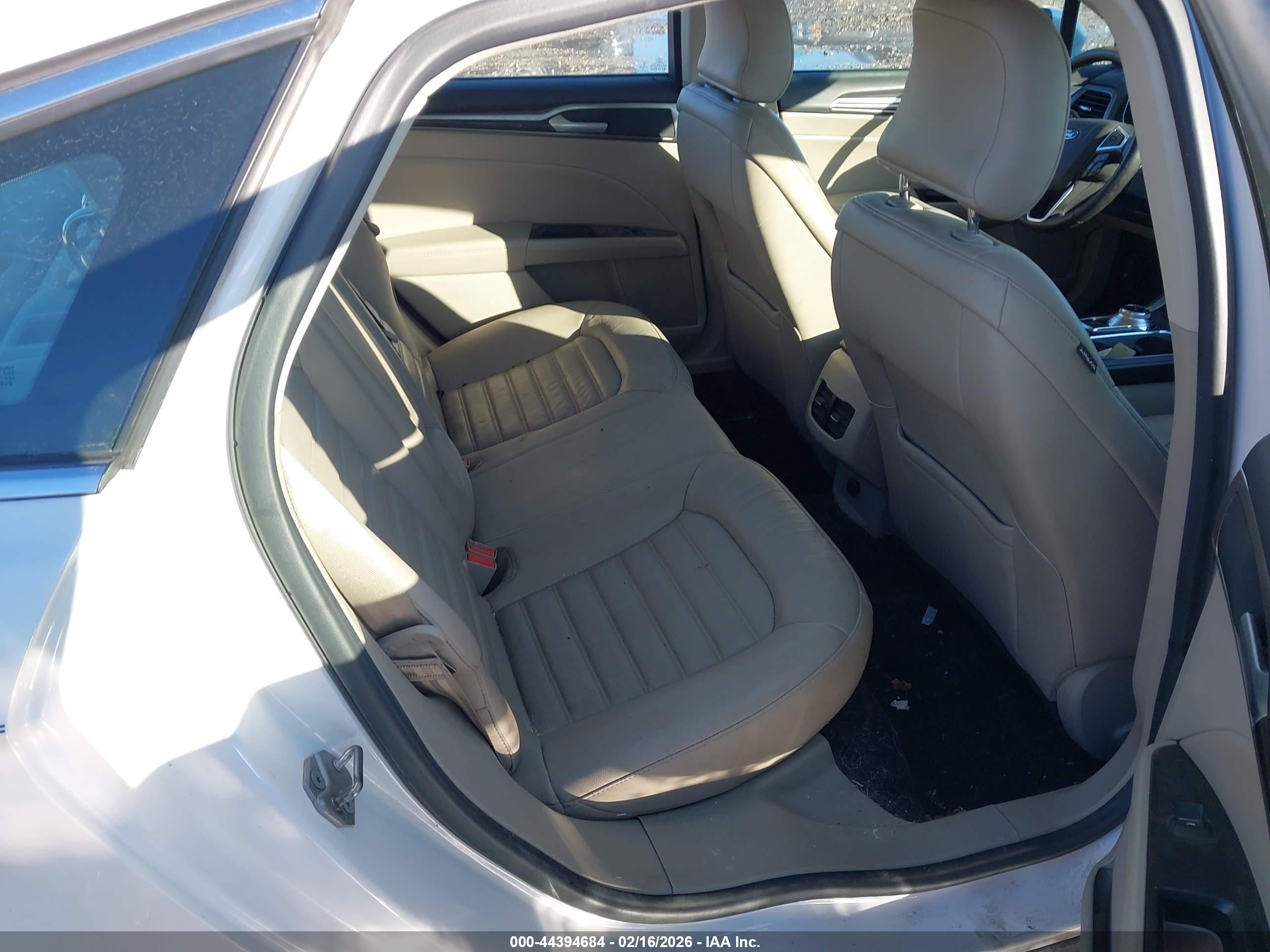 FORD FUSION image 8