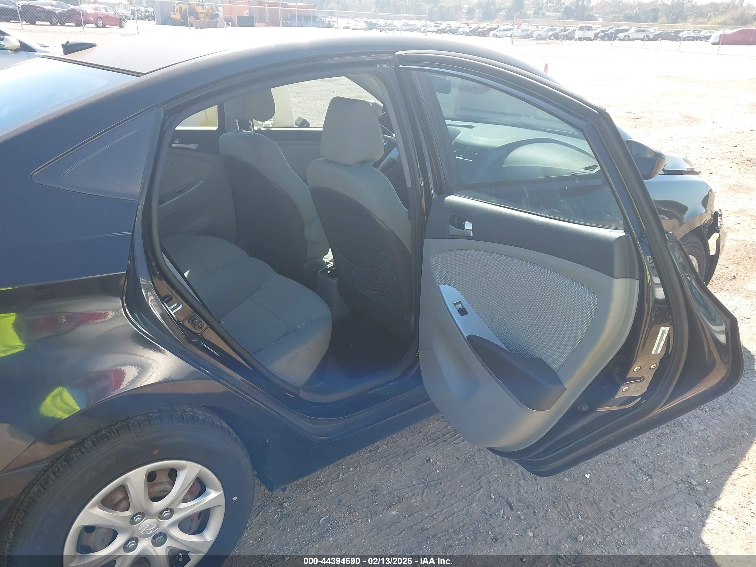 HYUNDAI ACCENT image 8