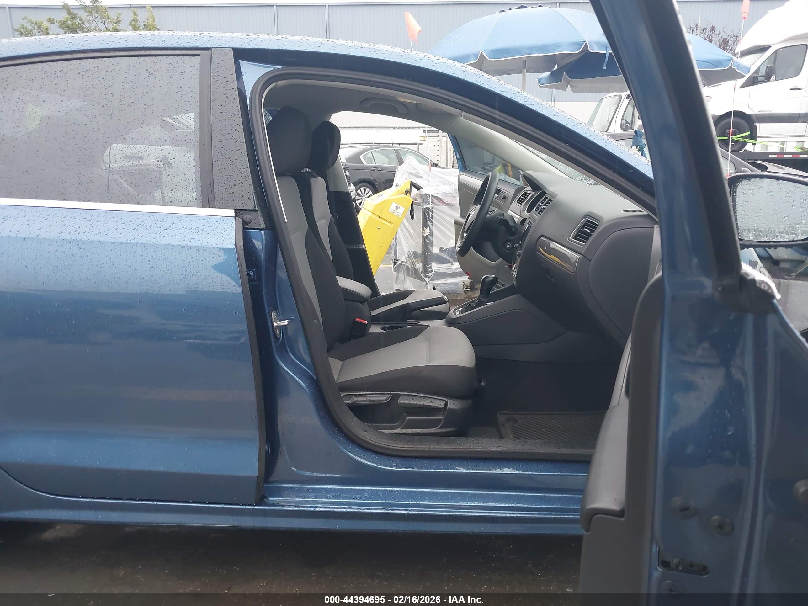 VOLKSWAGEN JETTA image 5