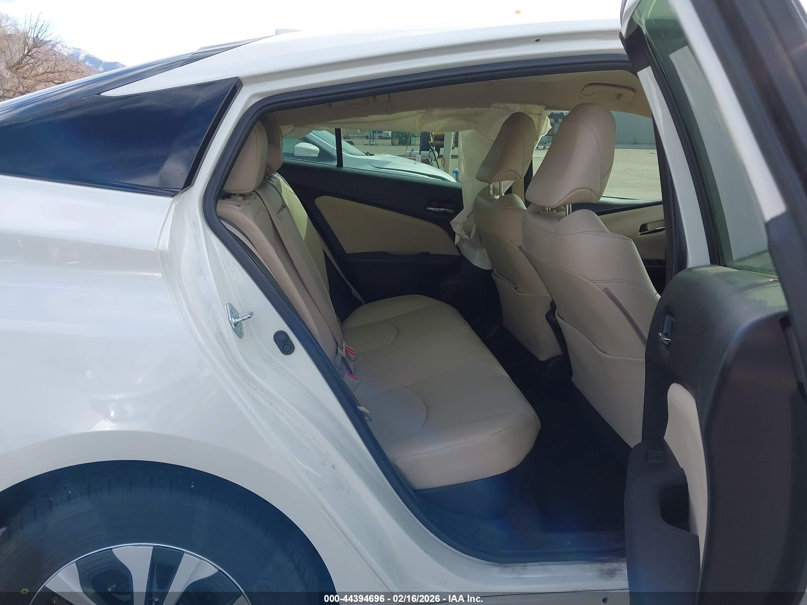 TOYOTA PRIUS image 8