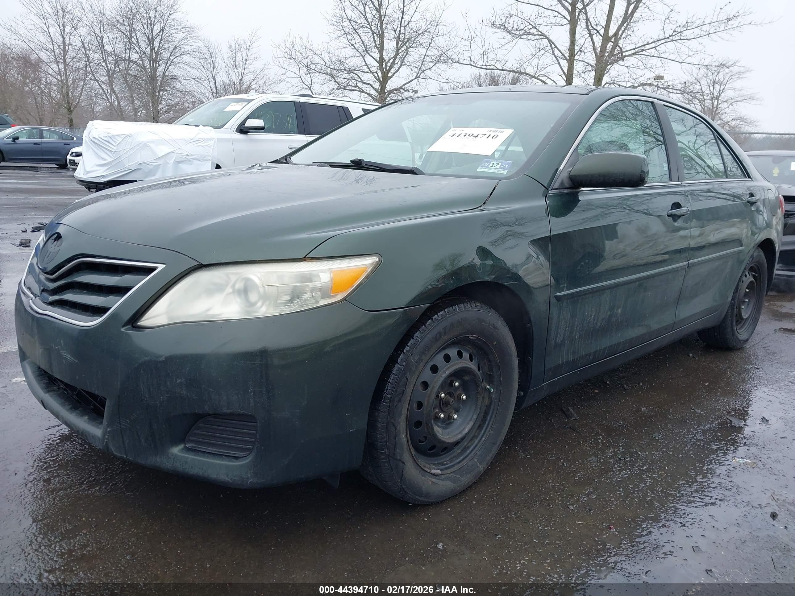 TOYOTA CAMRY image 2