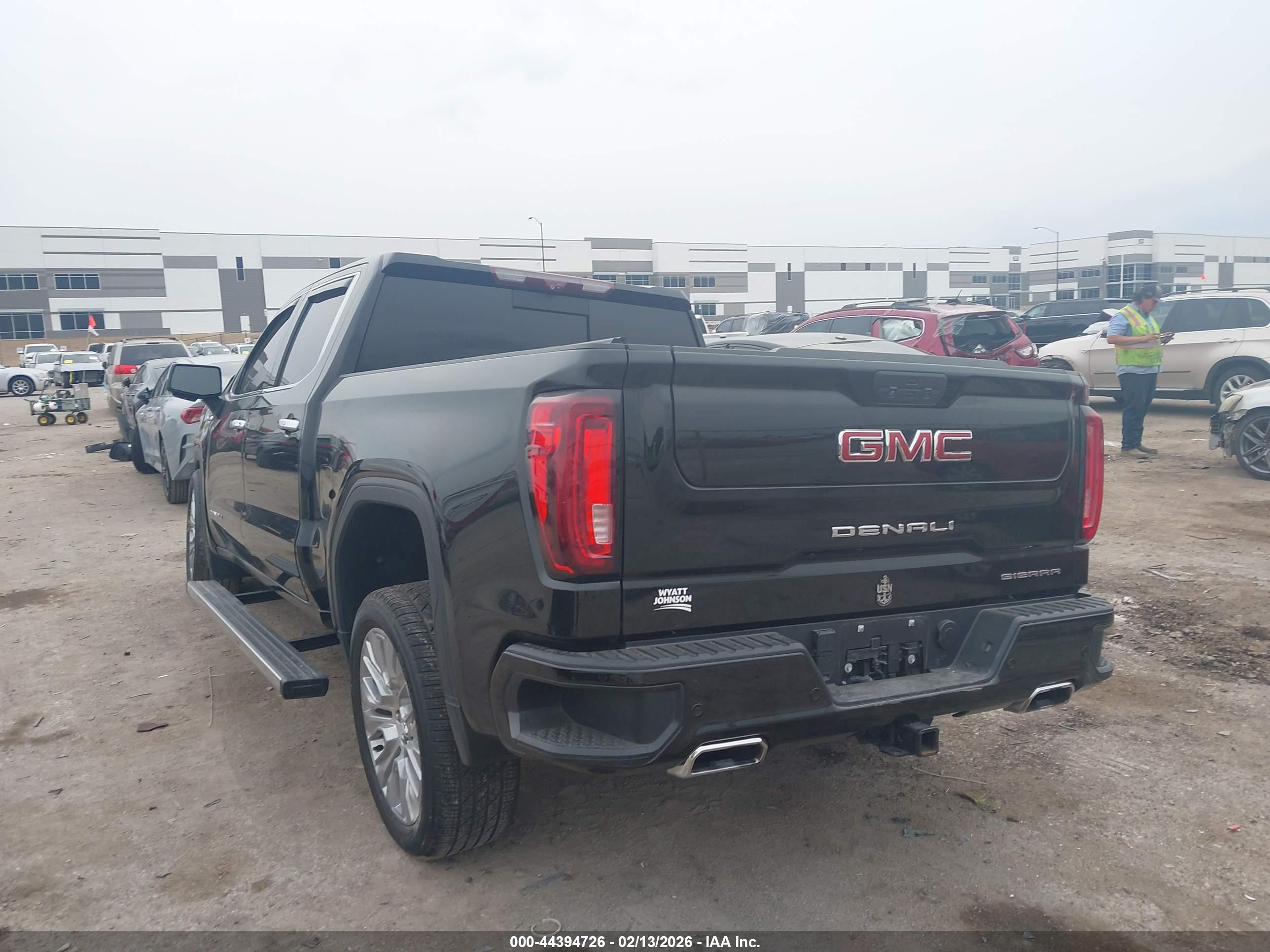GMC SIERRA image 3