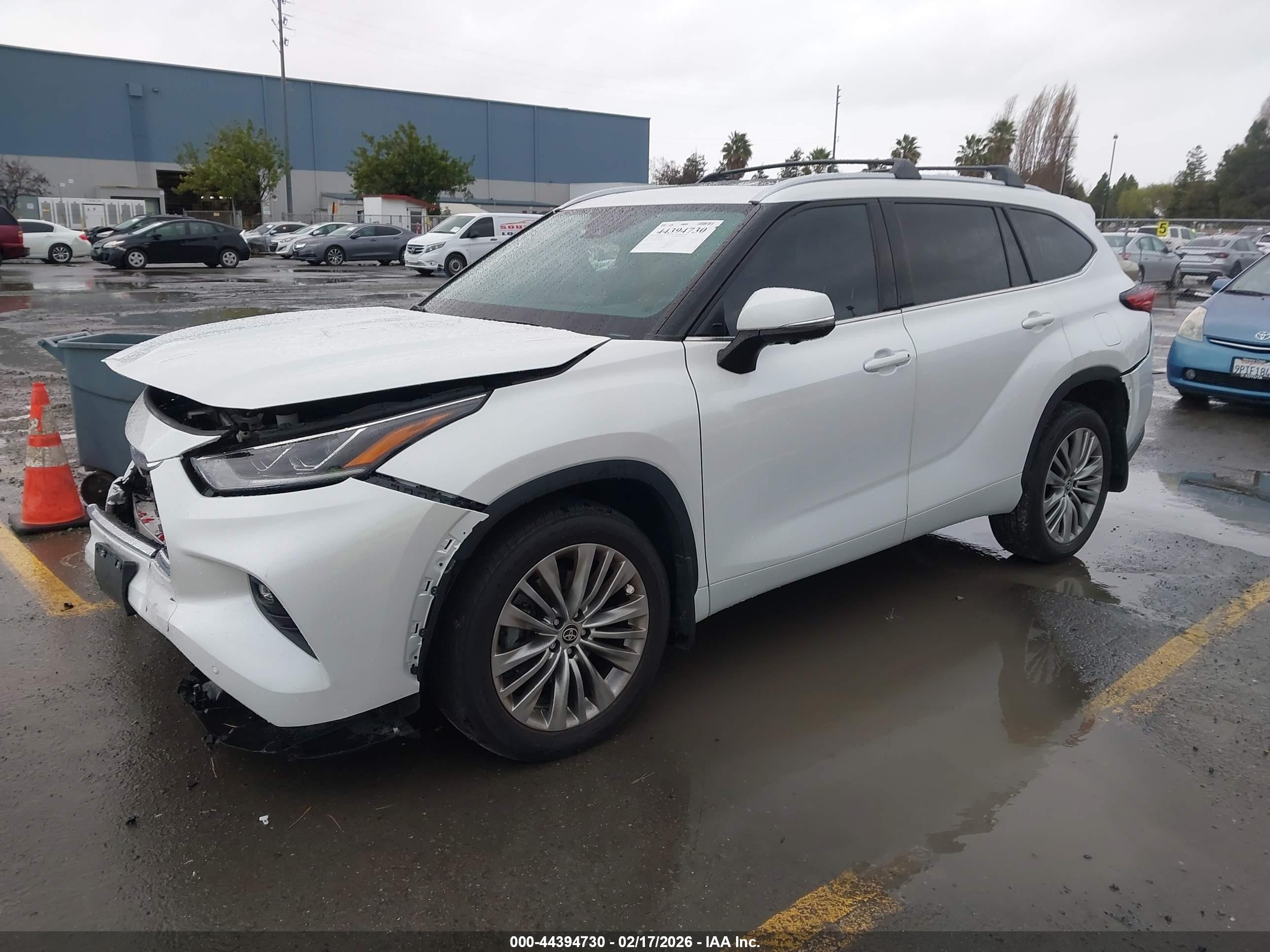 TOYOTA HIGHLANDER image 2