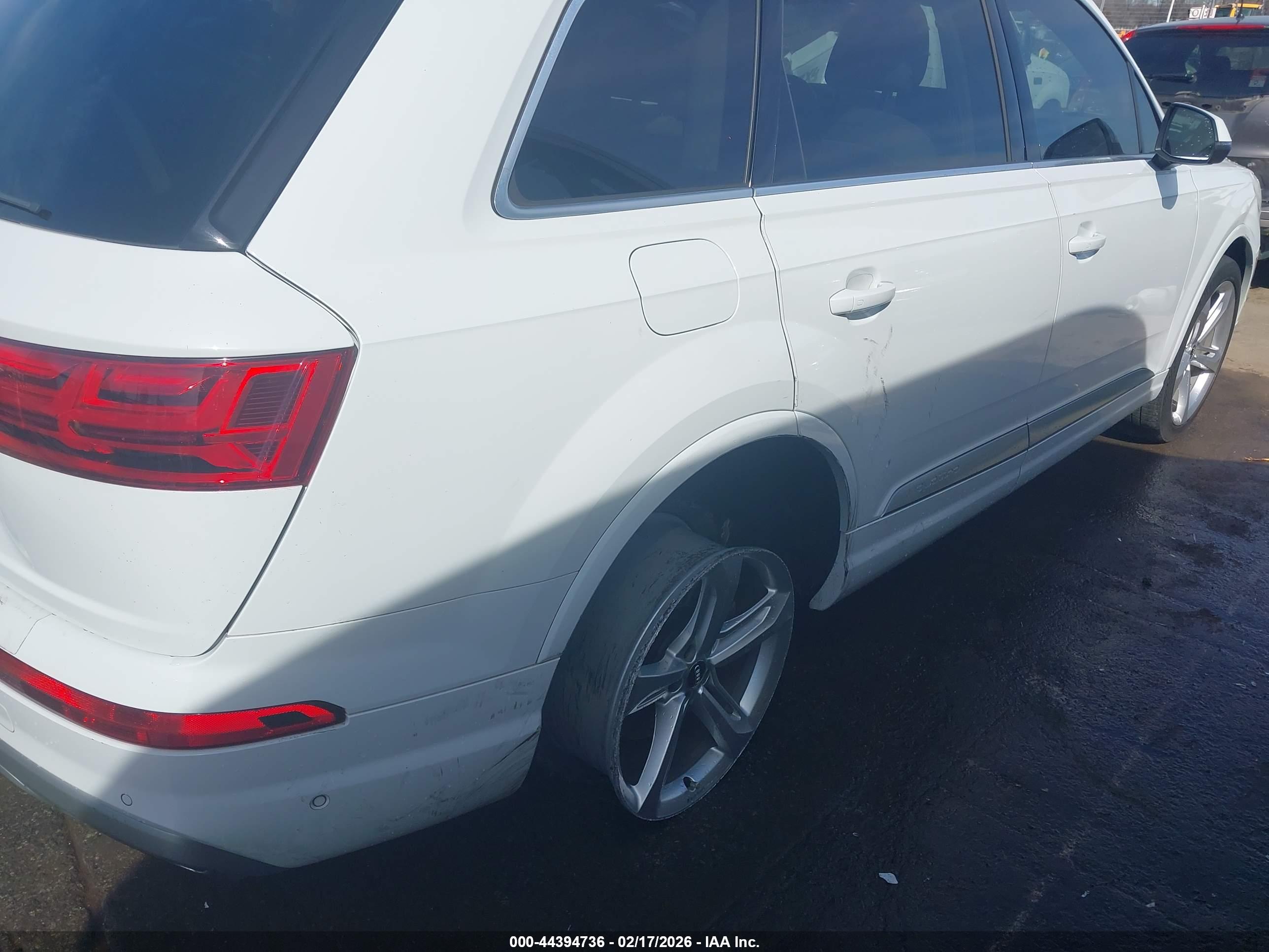 AUDI Q7 image 6