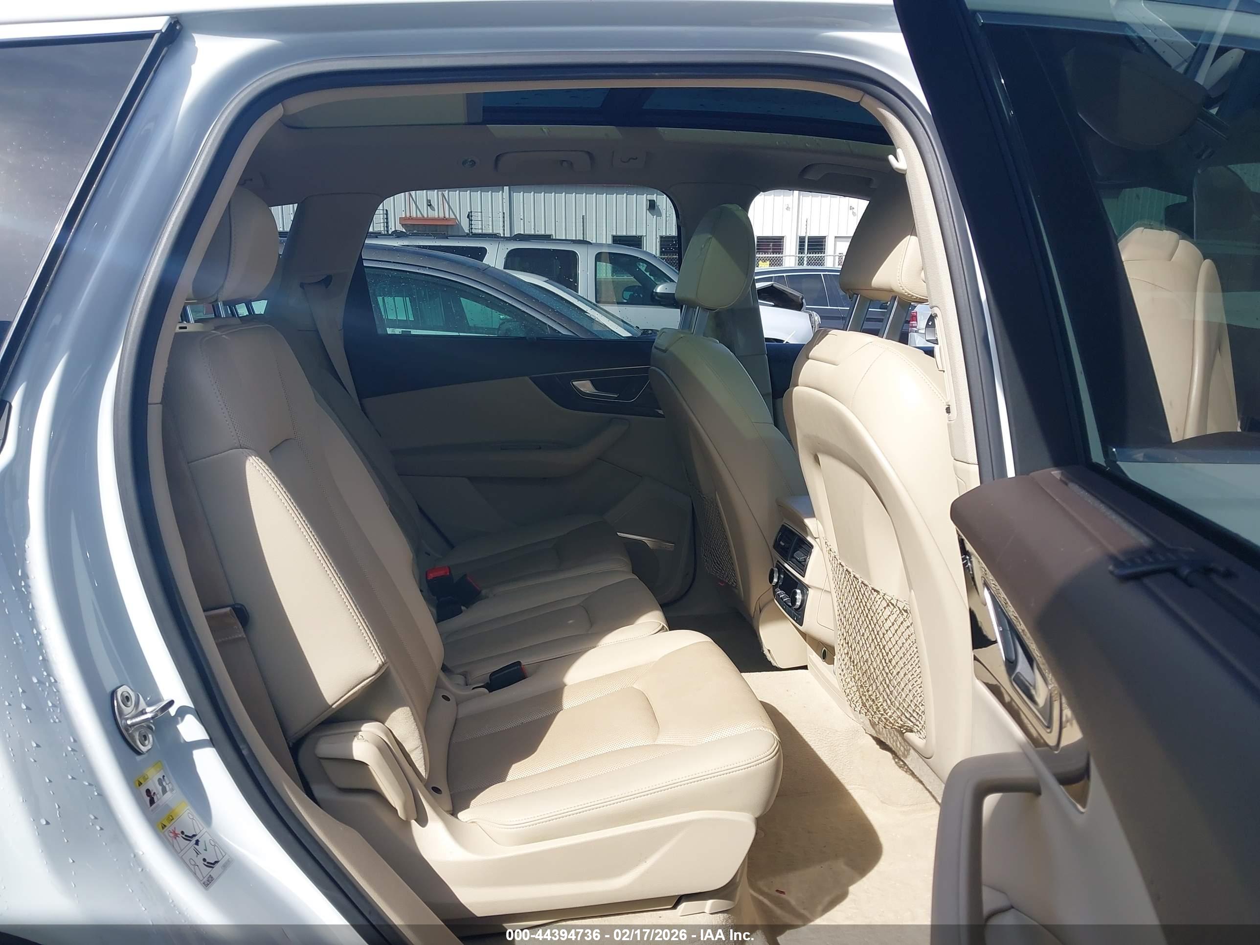 AUDI Q7 image 8