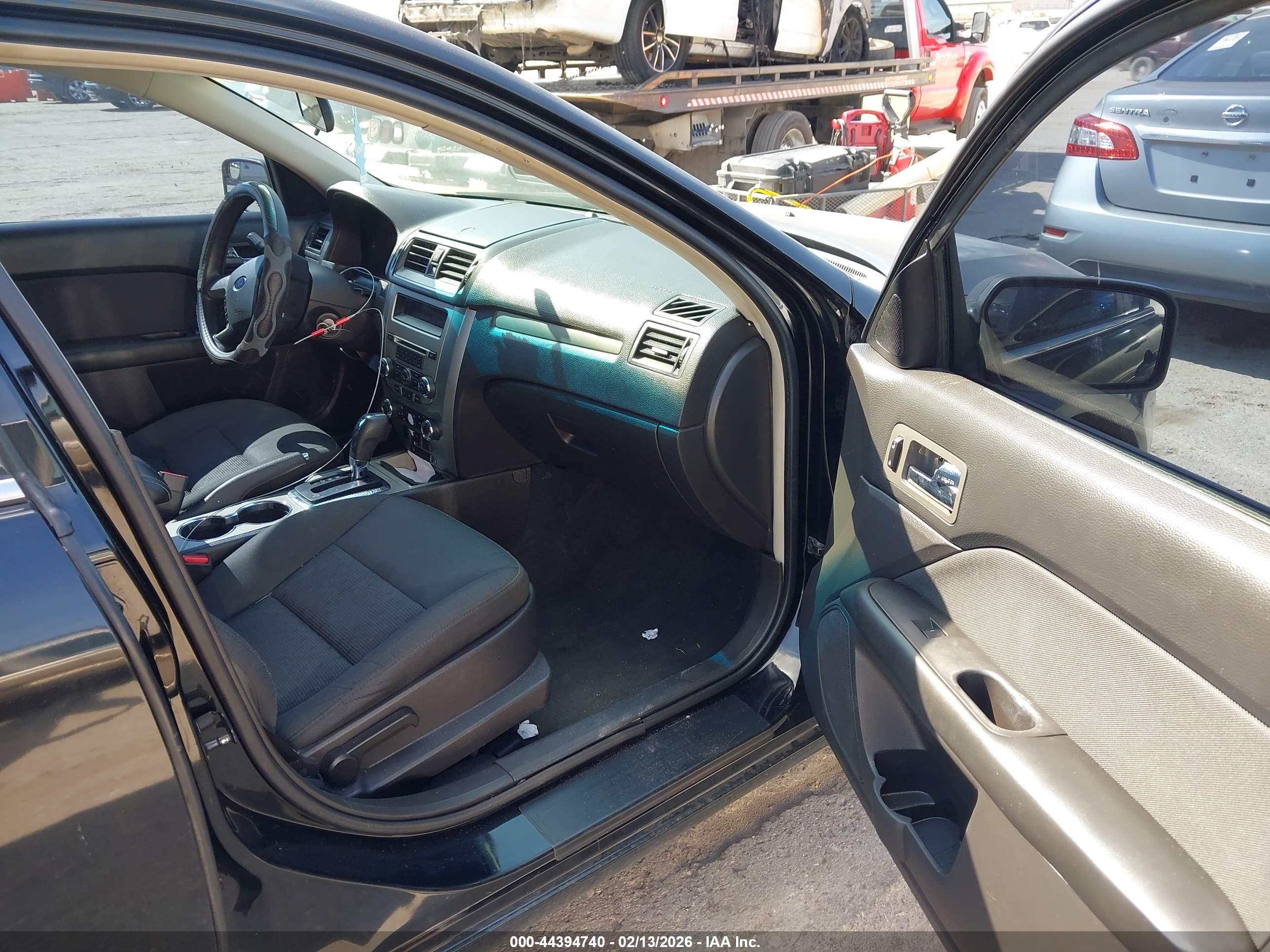 FORD FUSION image 5