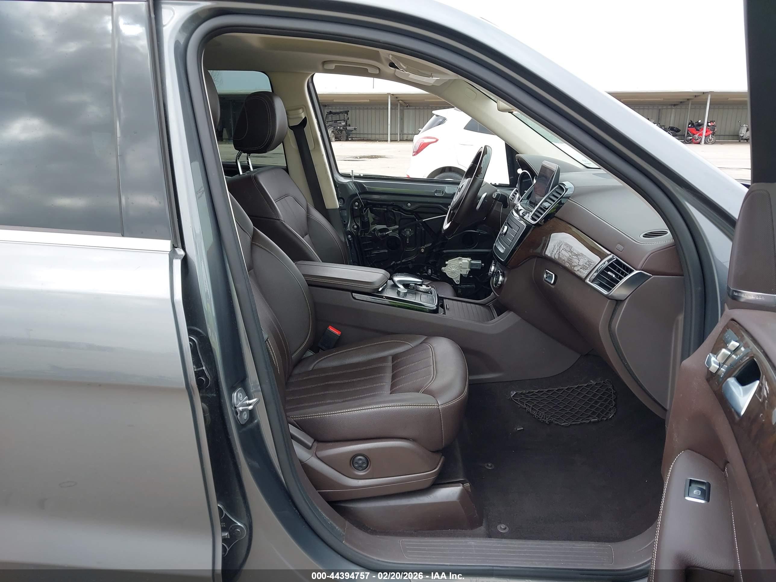 MERCEDES-BENZ GLS image 5