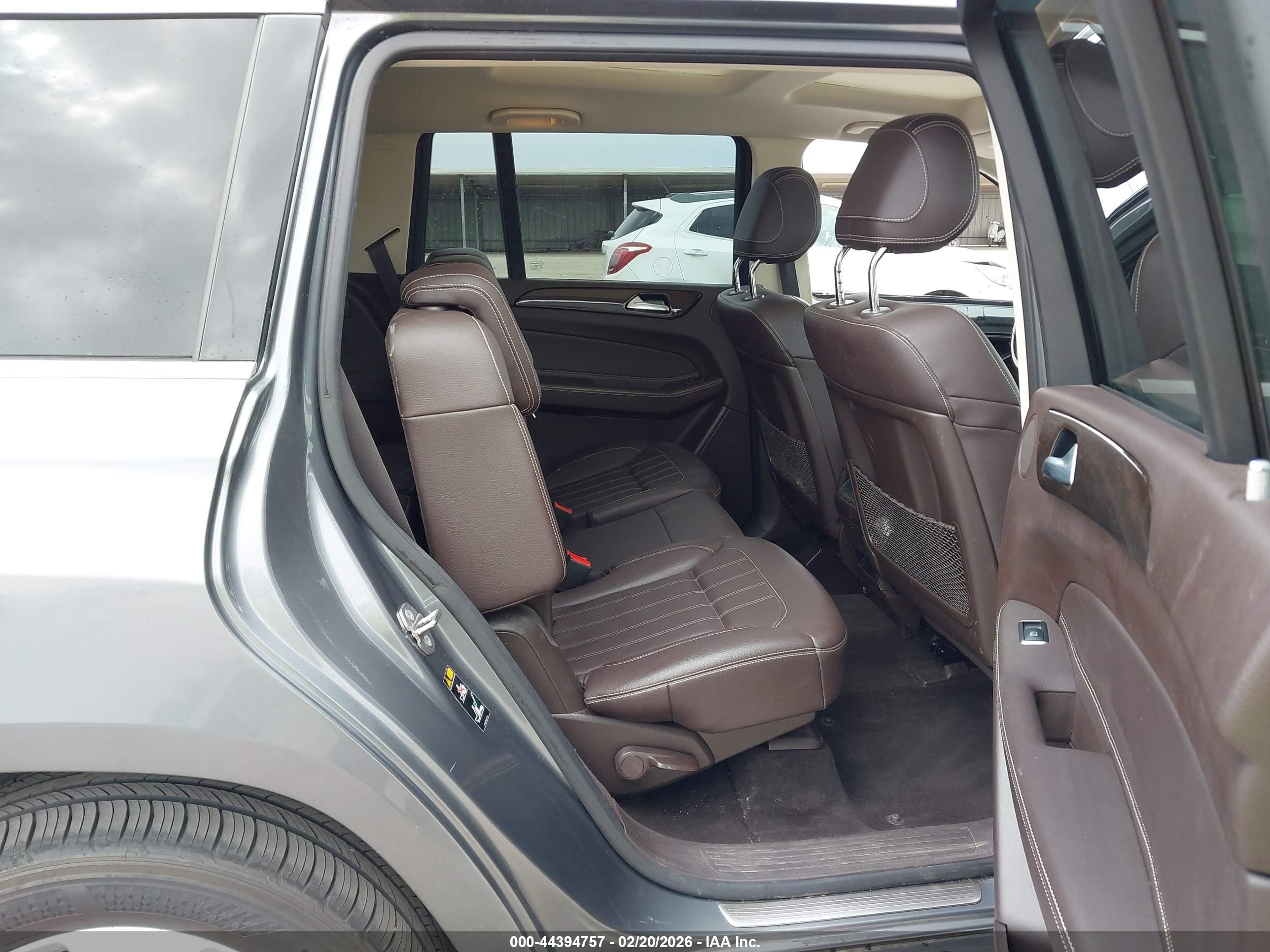 MERCEDES-BENZ GLS image 8