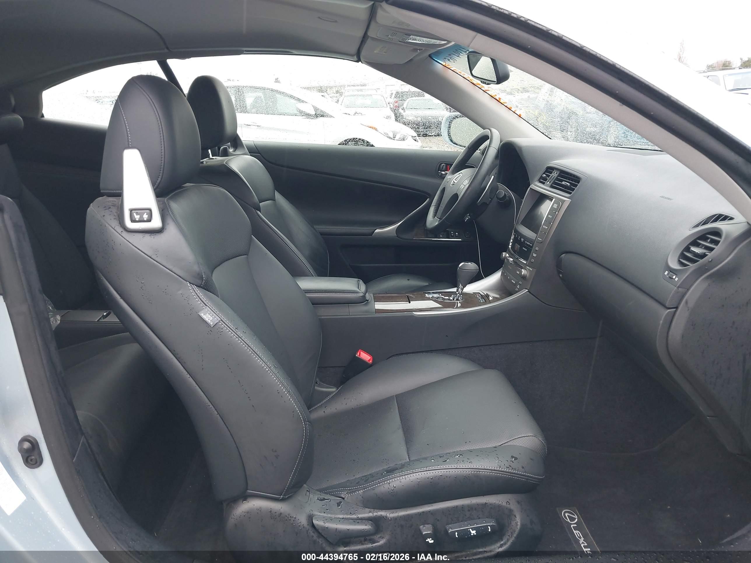 LEXUS IS image 5