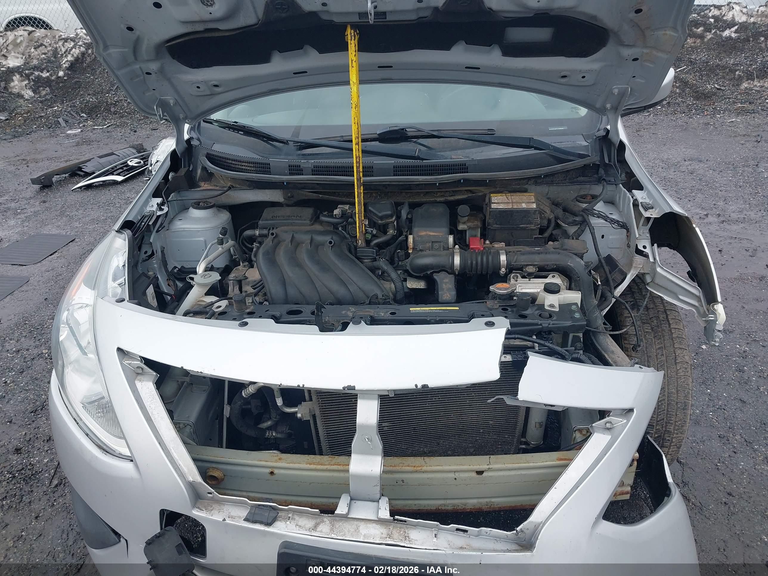 NISSAN VERSA image 10