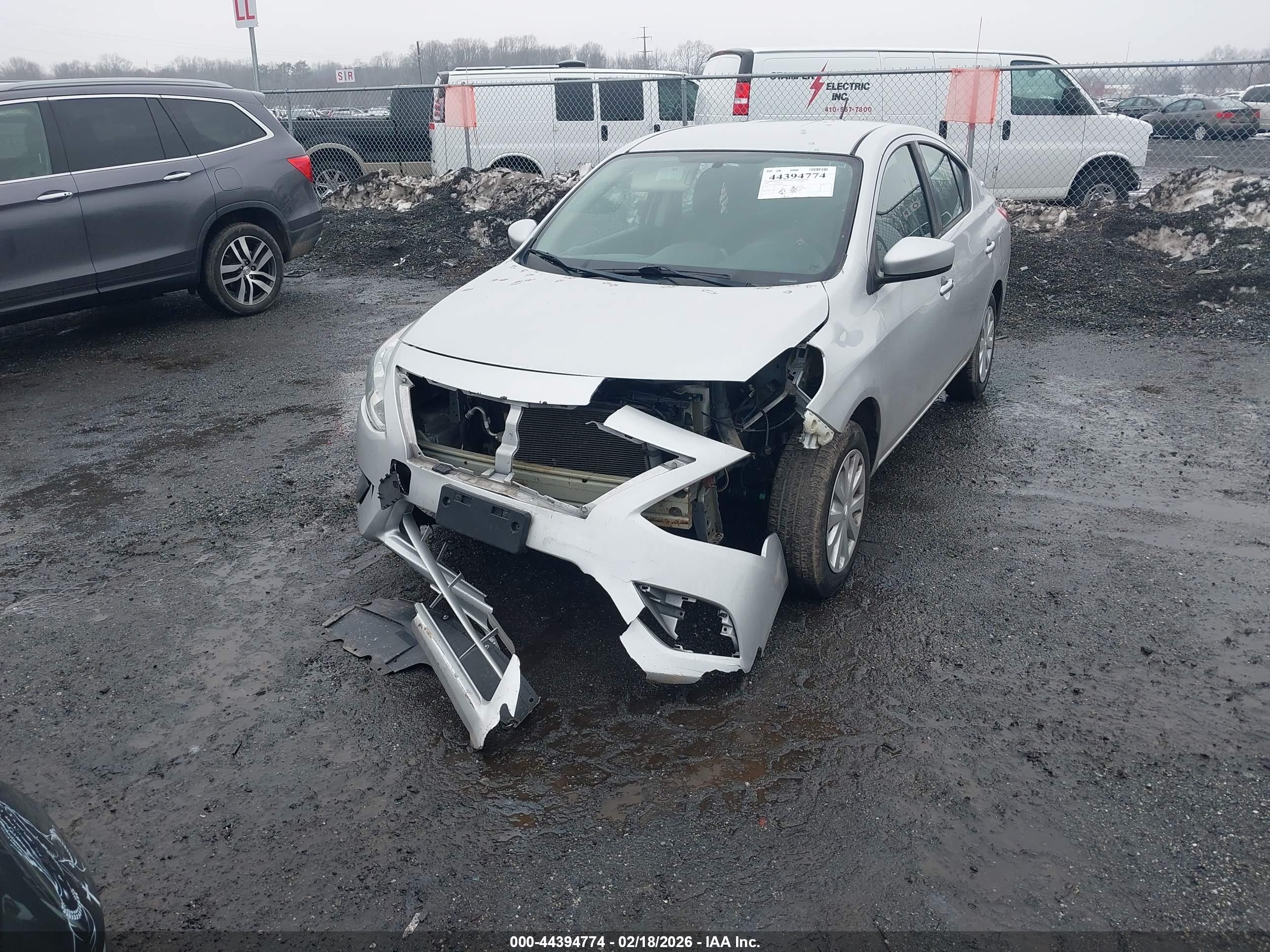 NISSAN VERSA image 2