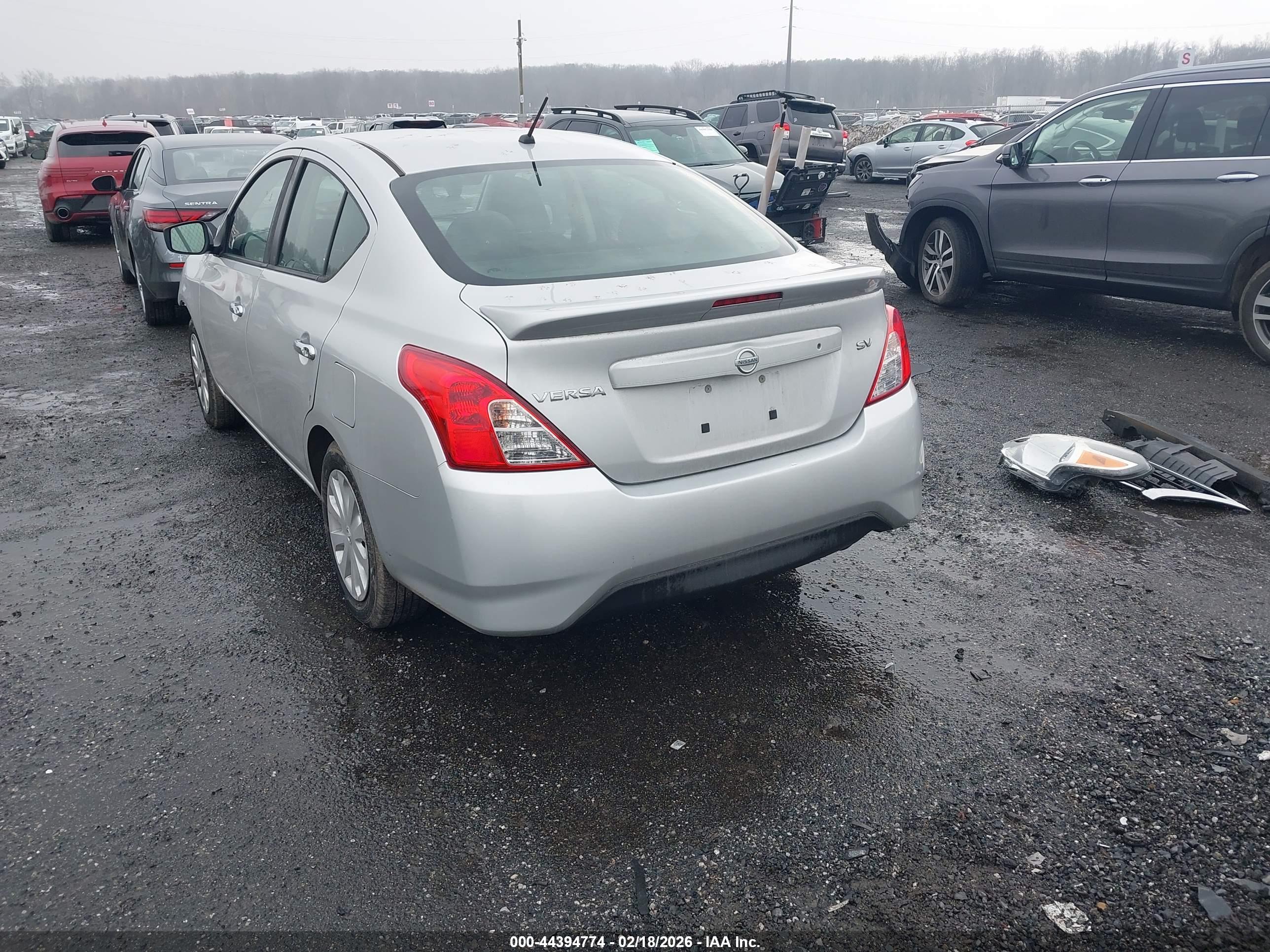 NISSAN VERSA image 3