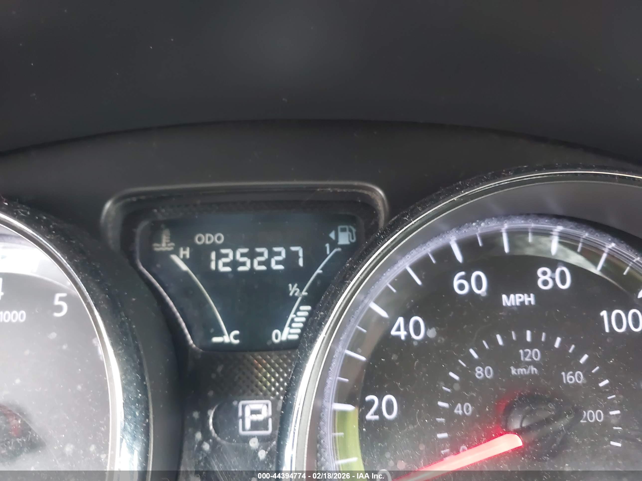 NISSAN VERSA image 7