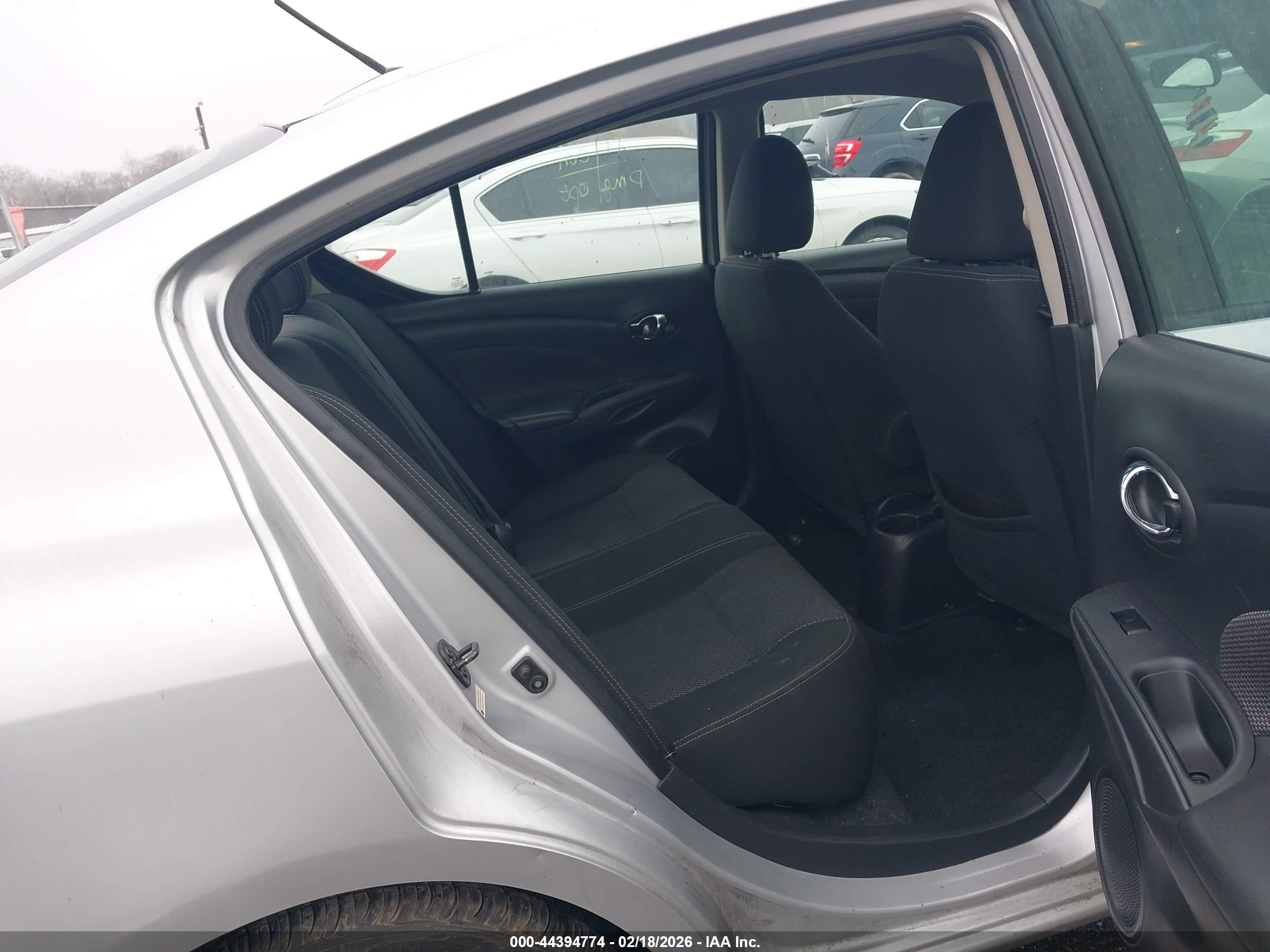 NISSAN VERSA image 8