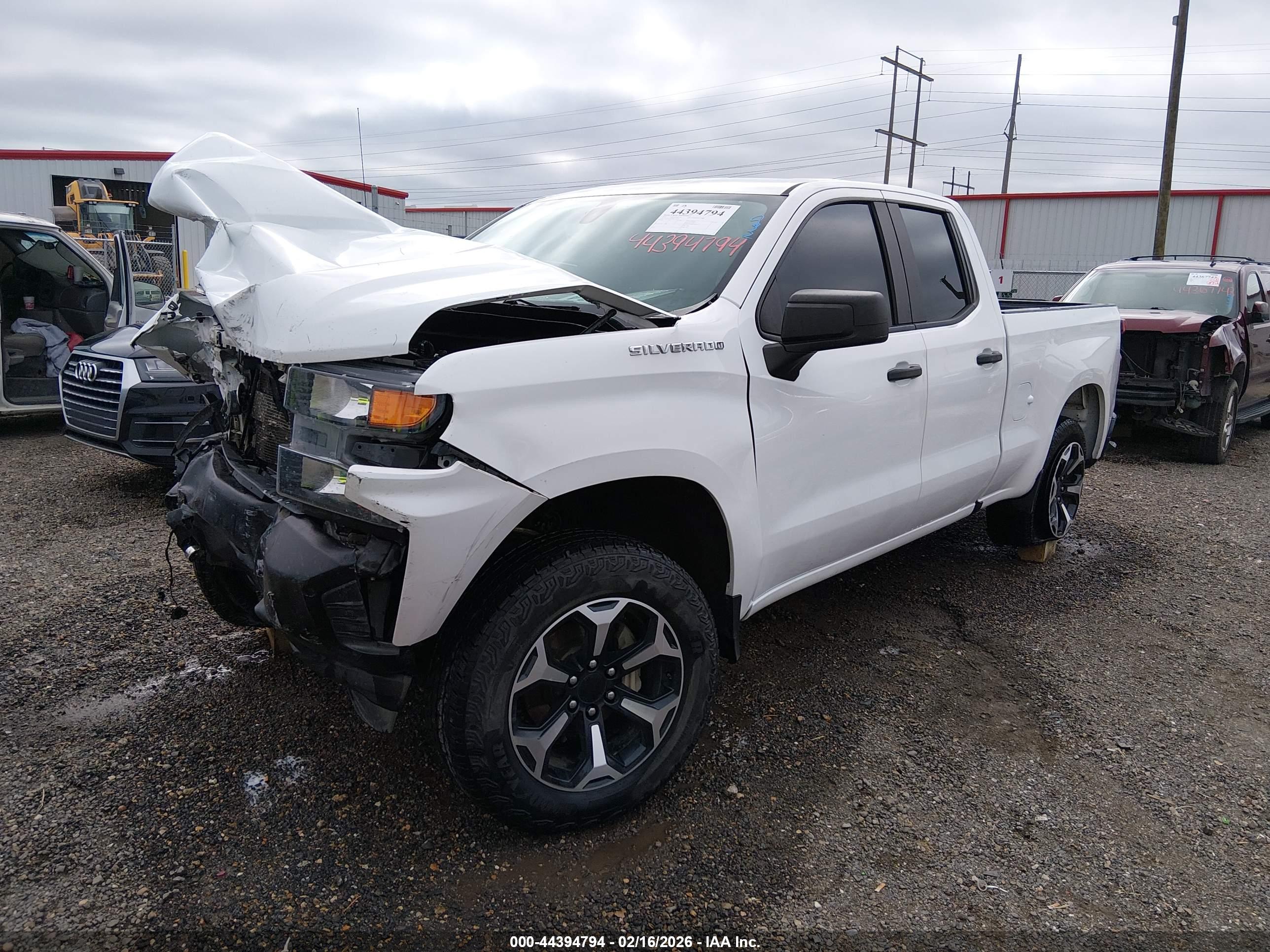 CHEVROLET SILVERADO image 2