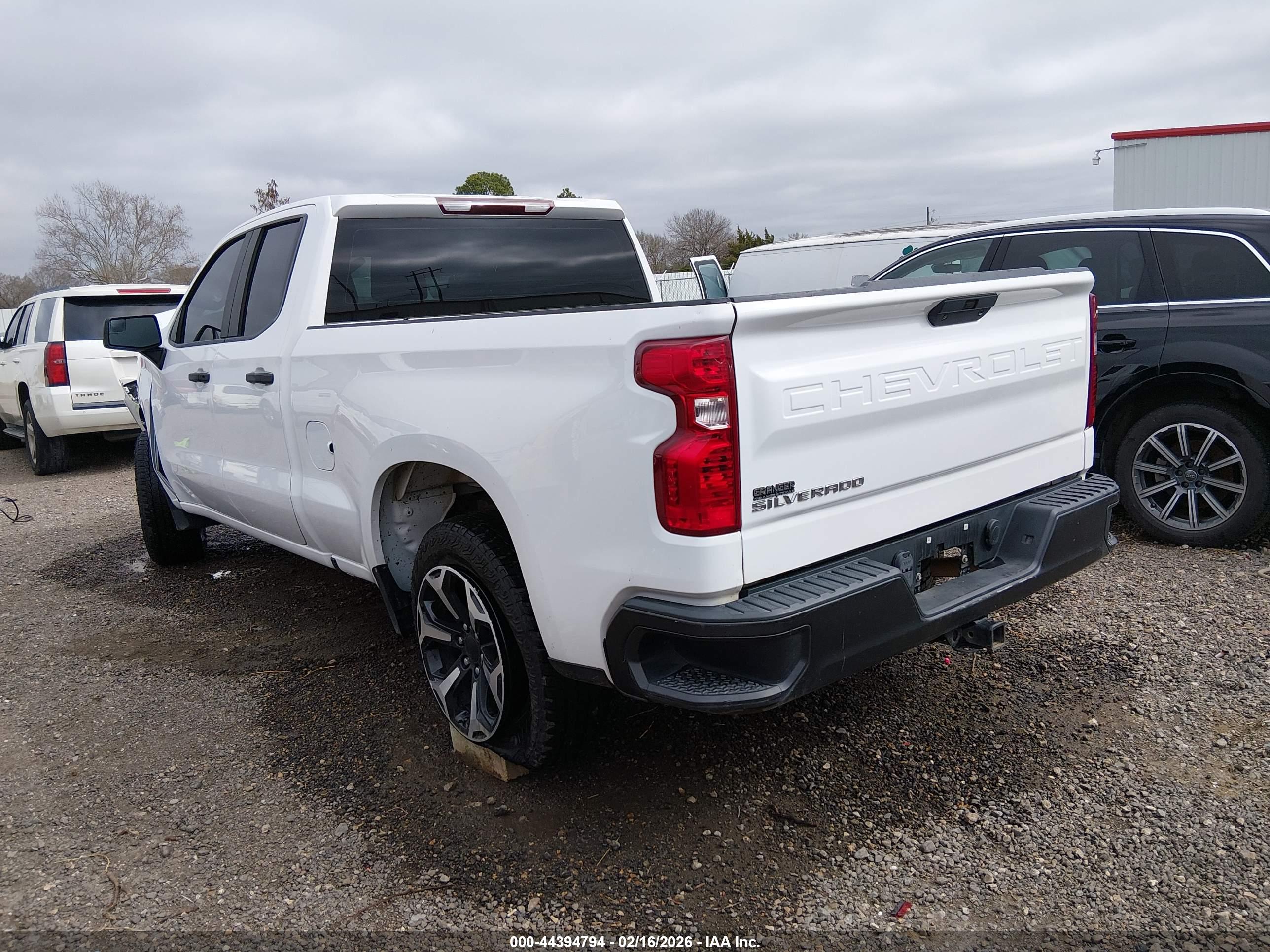 CHEVROLET SILVERADO image 3