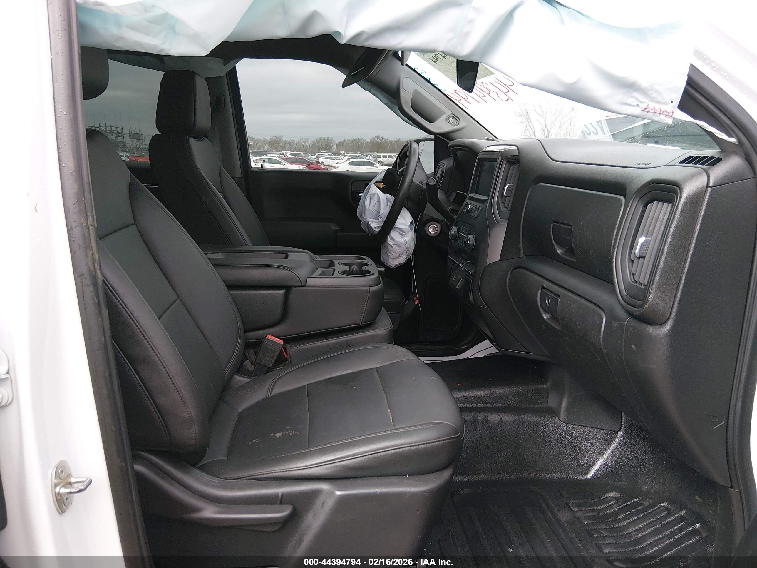 CHEVROLET SILVERADO image 5