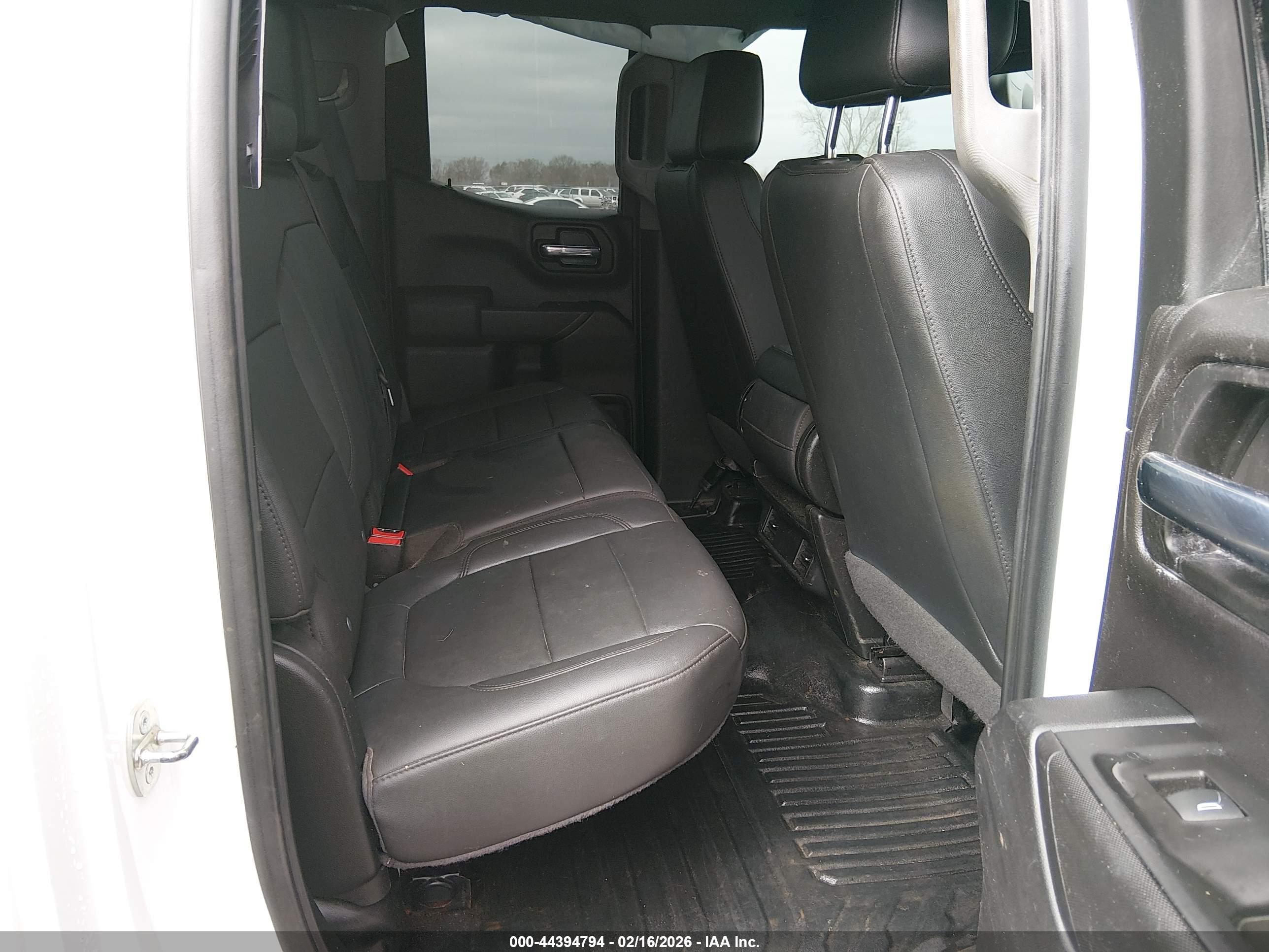 CHEVROLET SILVERADO image 8