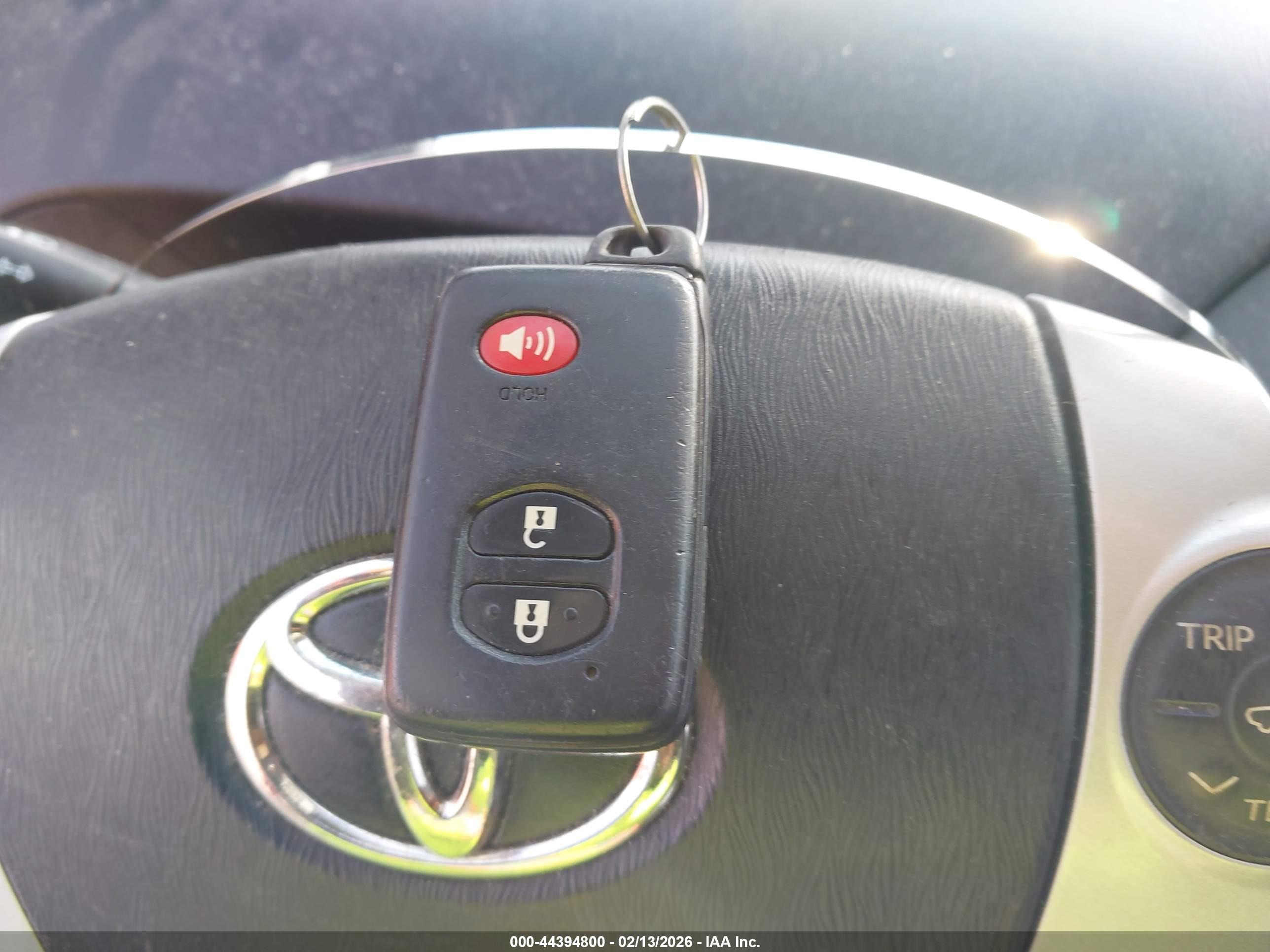 TOYOTA PRIUS image 11