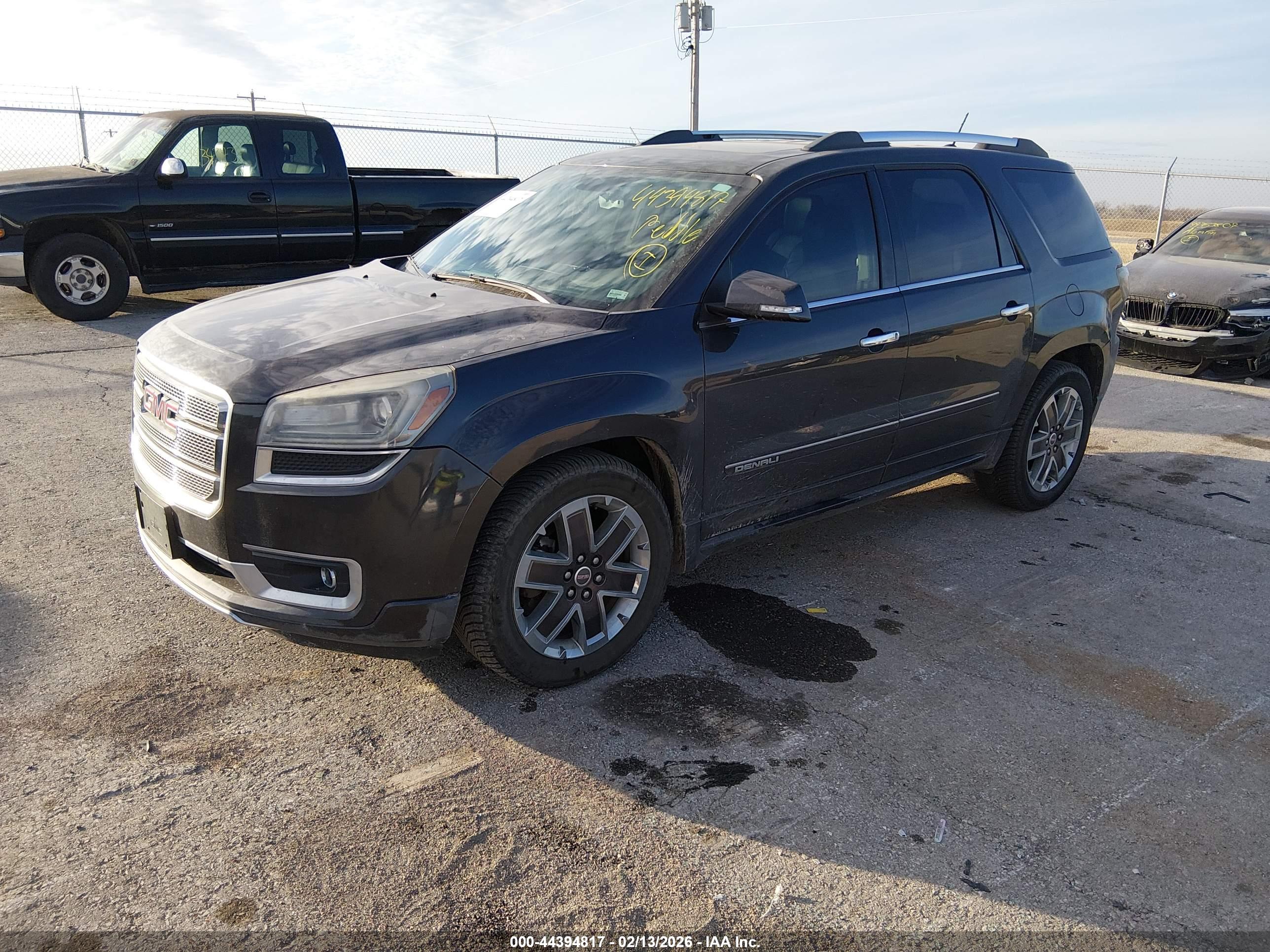 GMC ACADIA image 2
