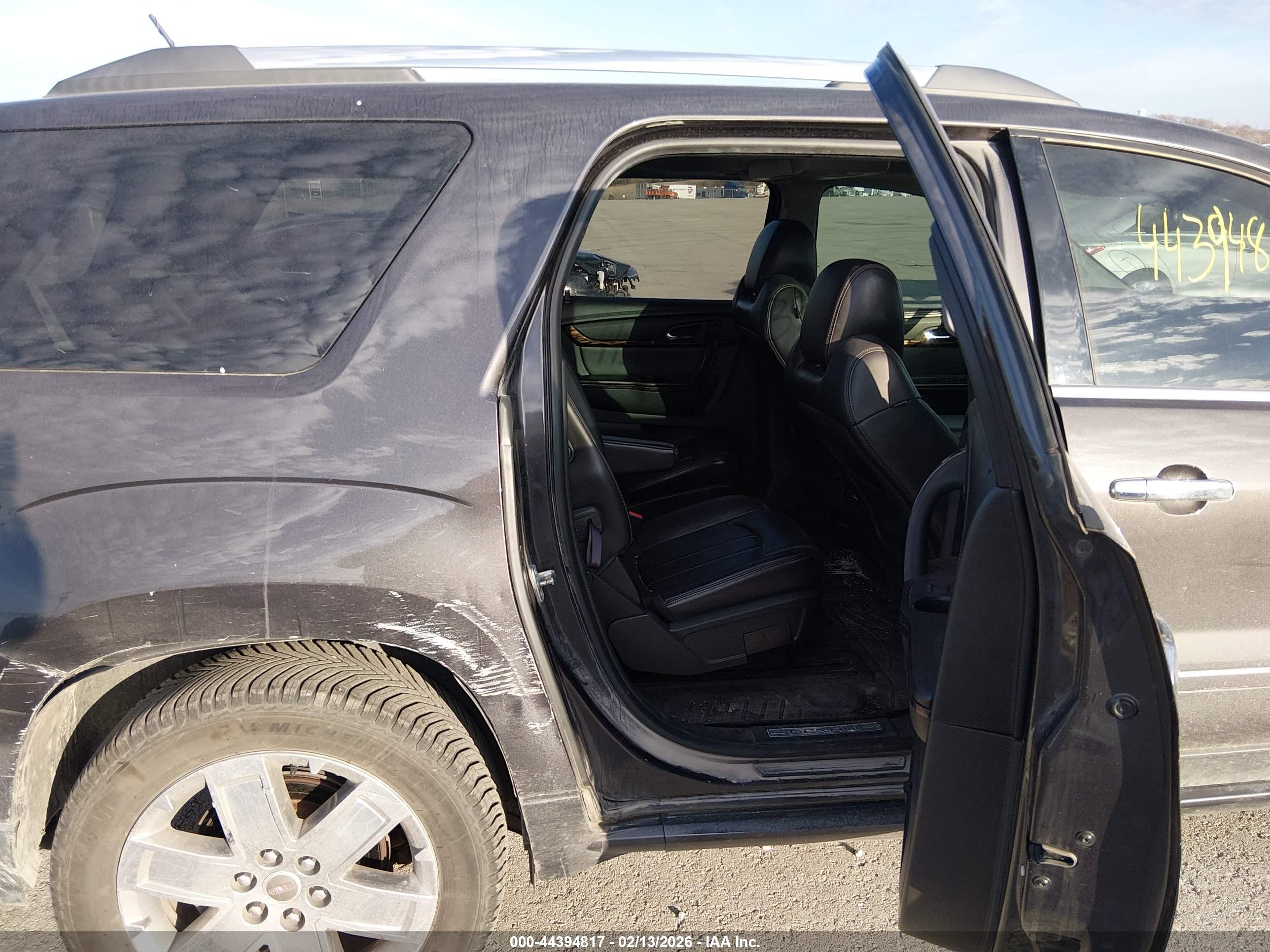 GMC ACADIA image 8