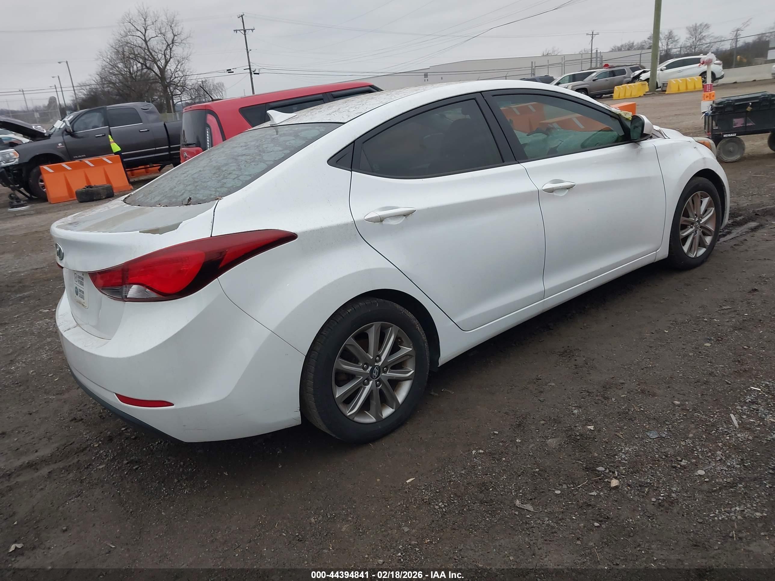 HYUNDAI ELANTRA image 4