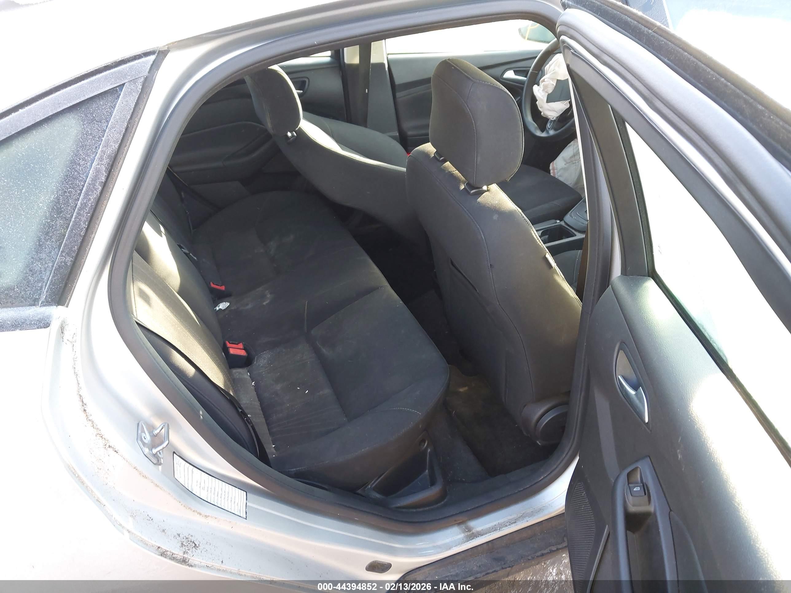 FORD FOCUS image 8