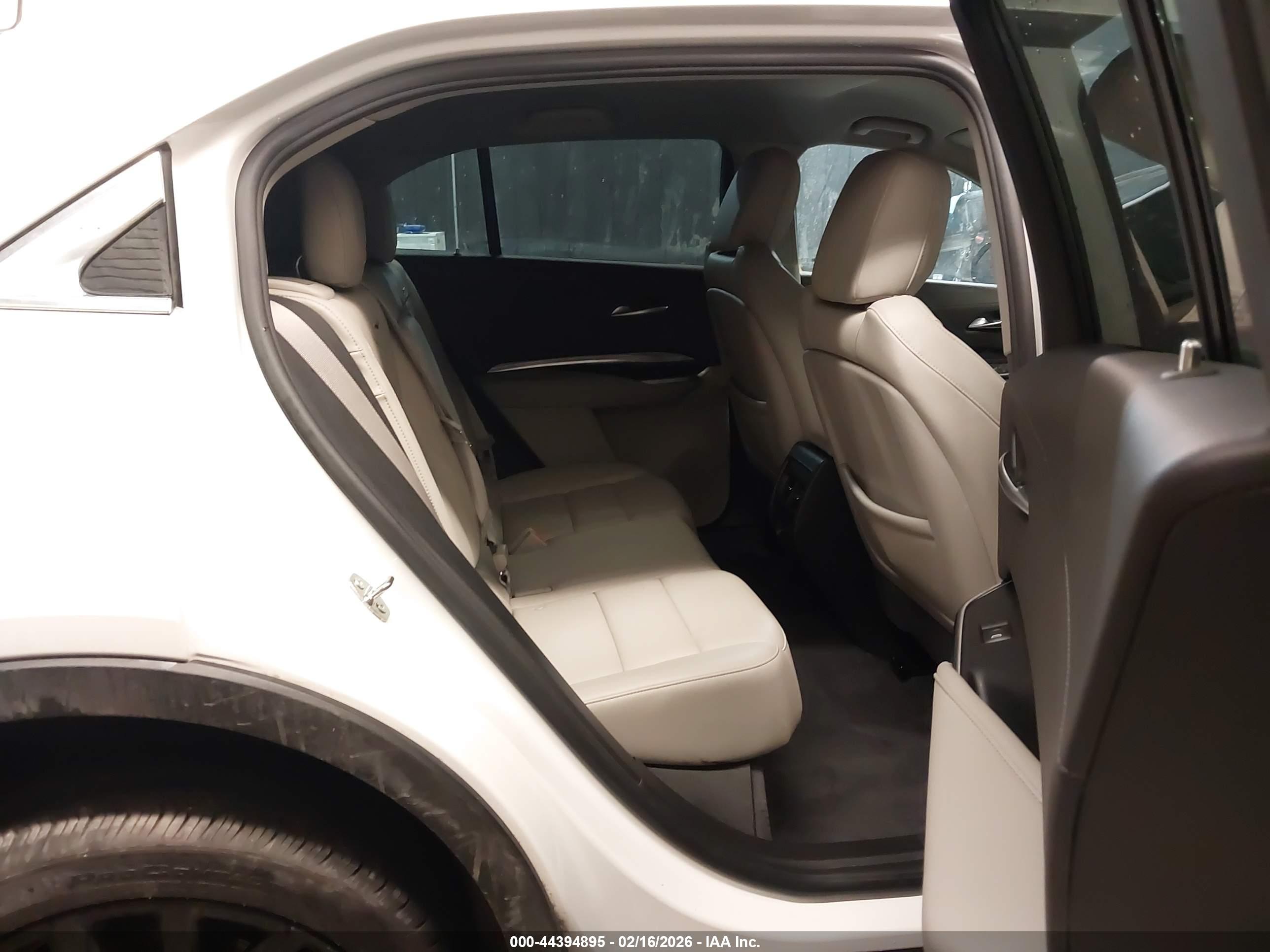 CADILLAC XT4 image 8