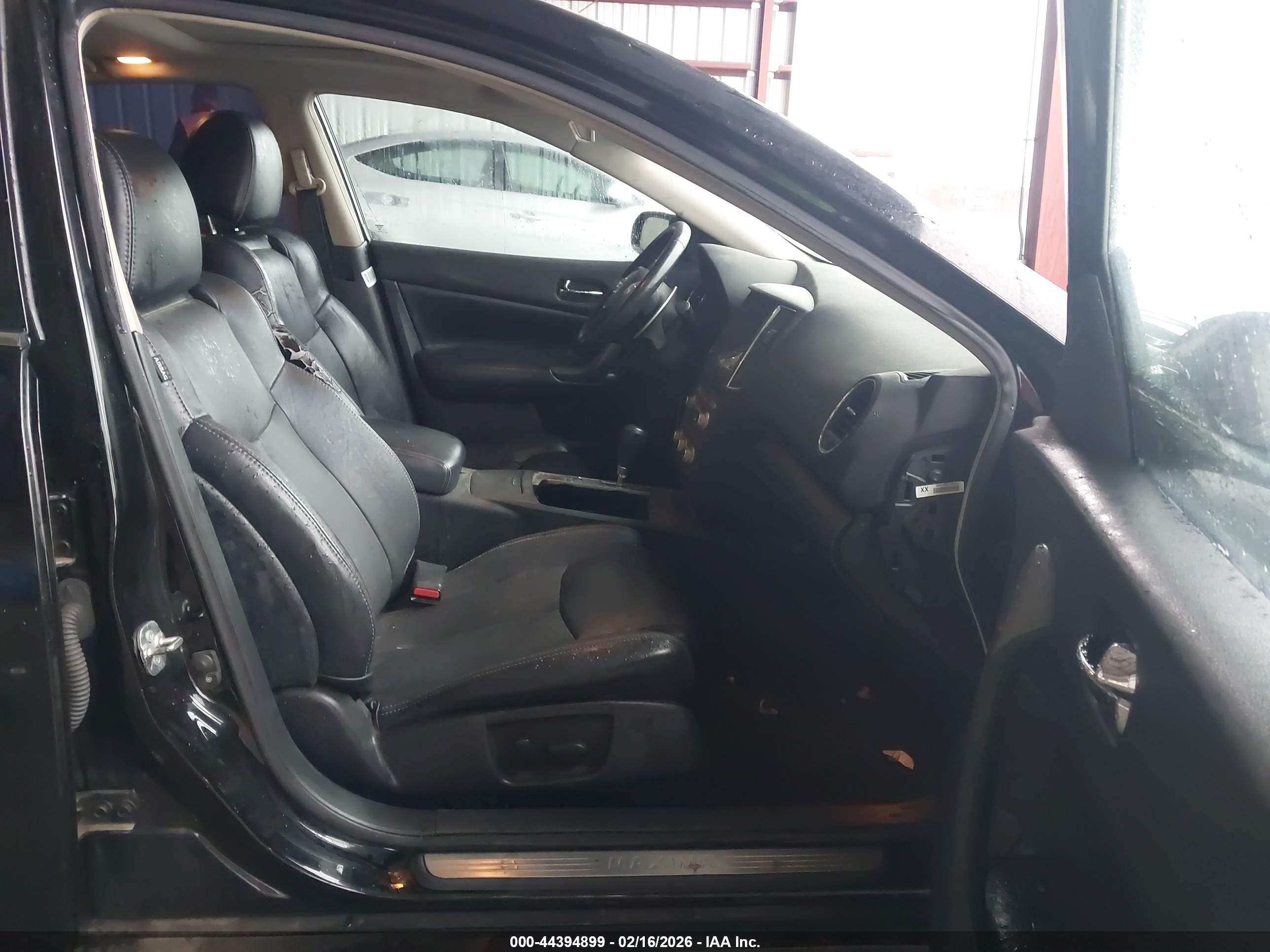 NISSAN MAXIMA image 5