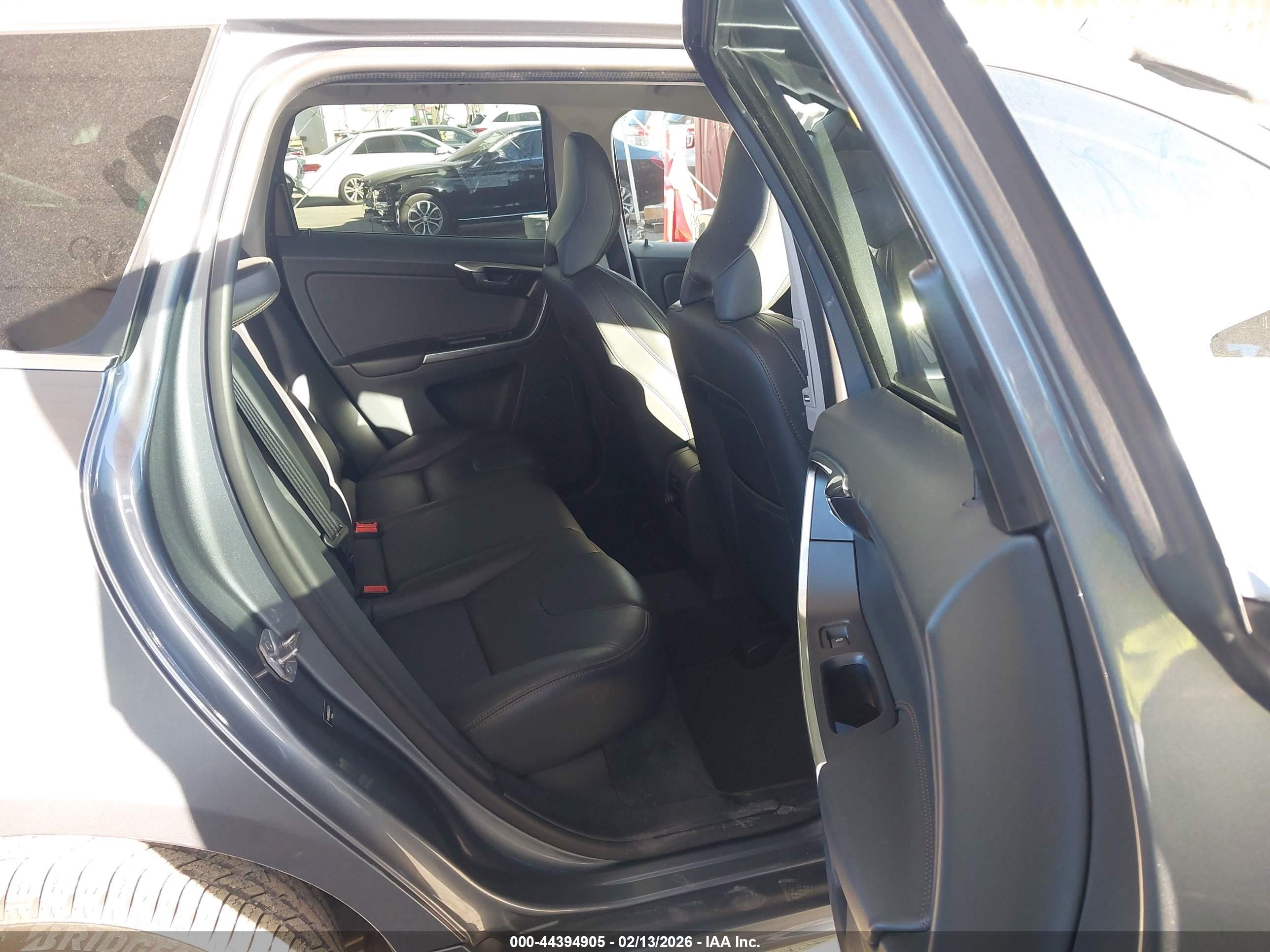 VOLVO XC60 image 8