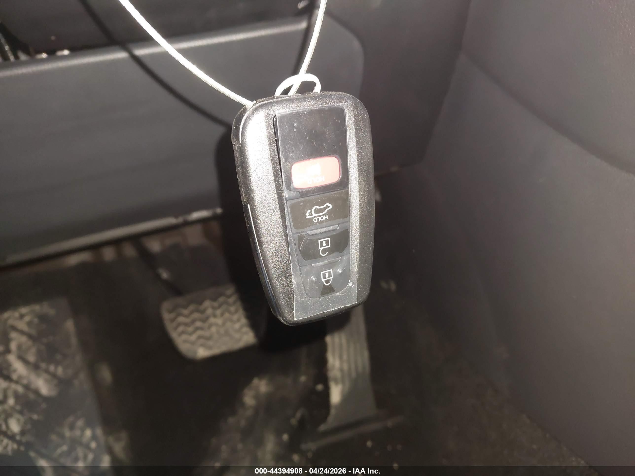 TOYOTA RAV4 image 11