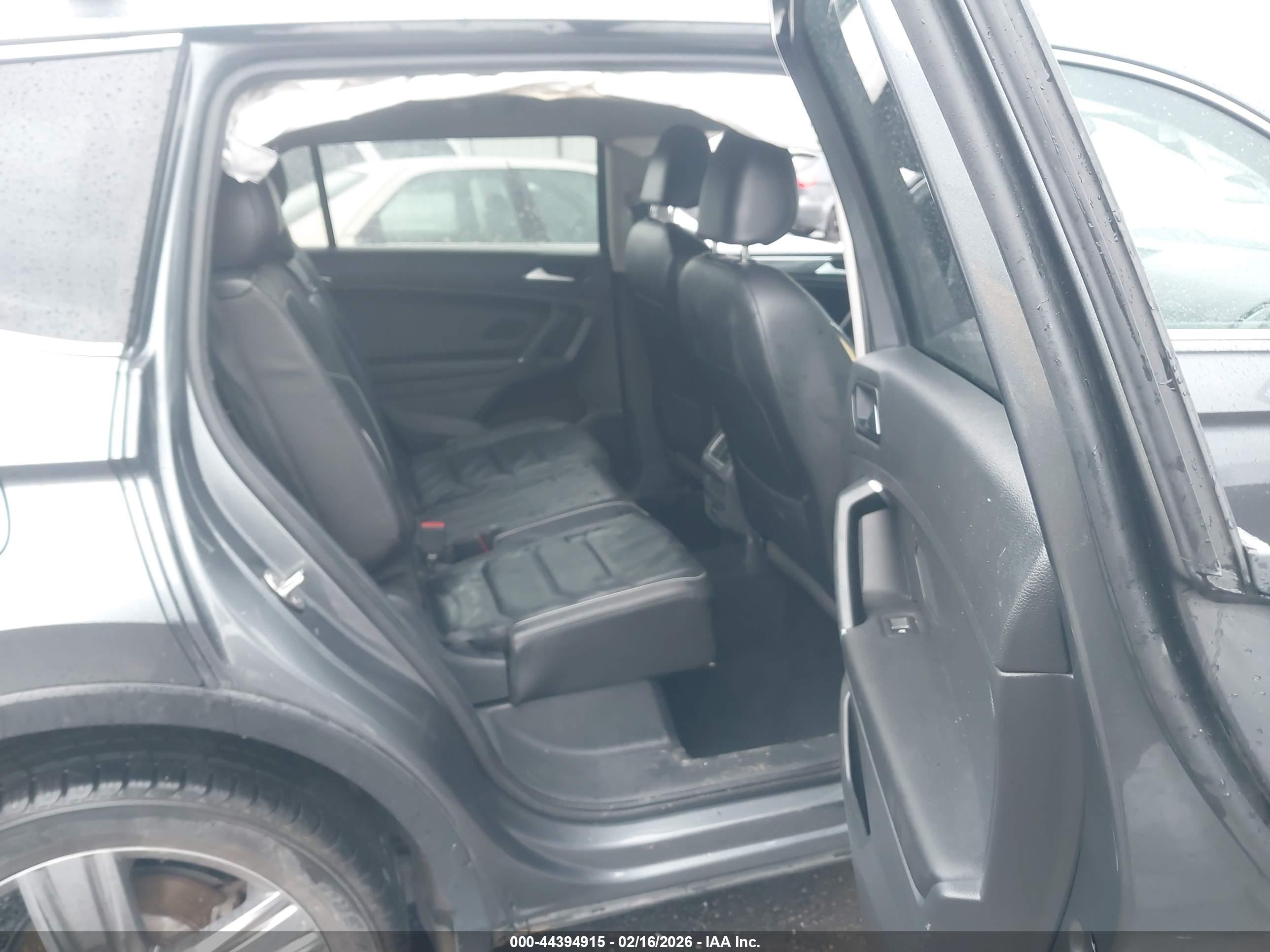 VOLKSWAGEN TIGUAN image 8