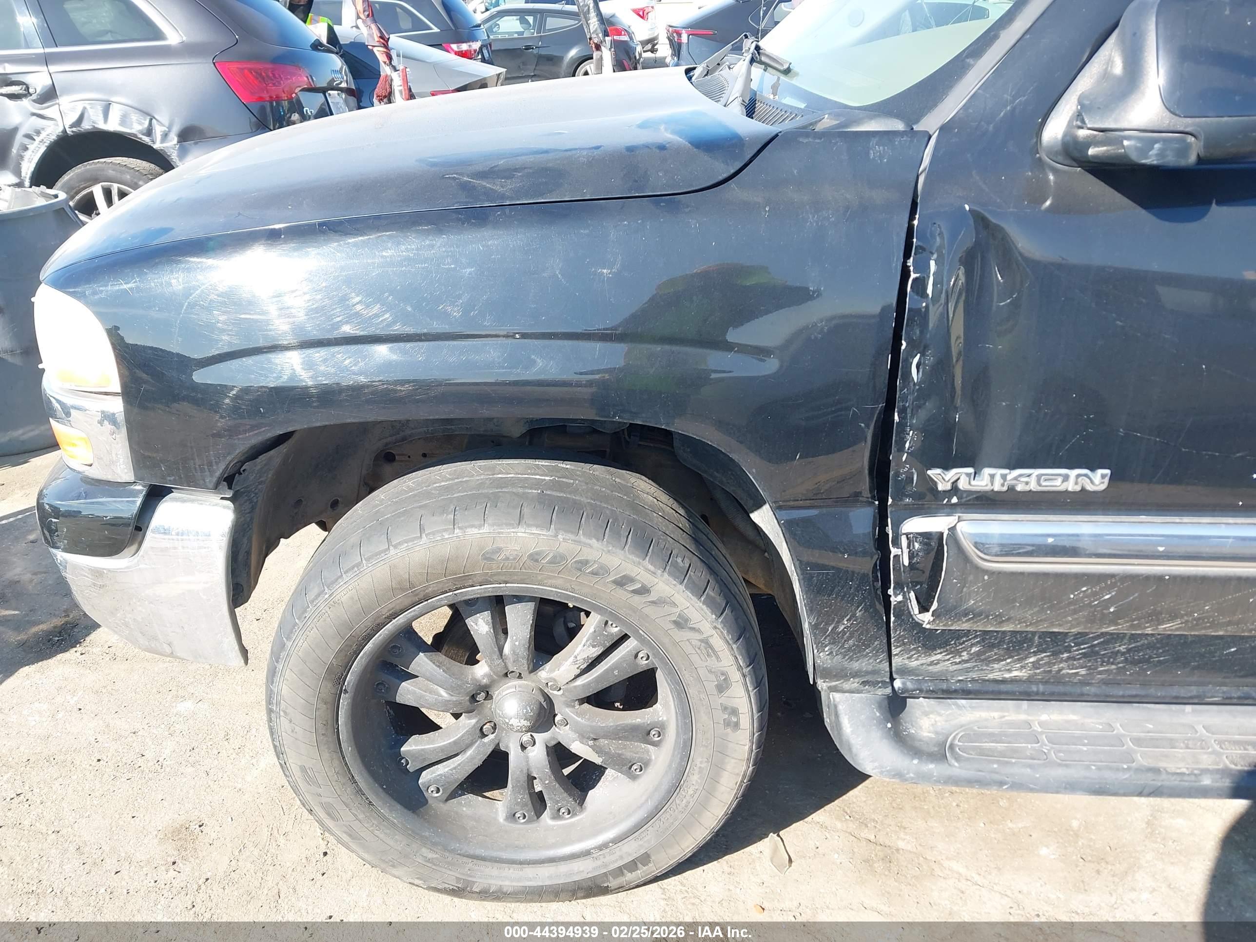 GMC YUKON image 6