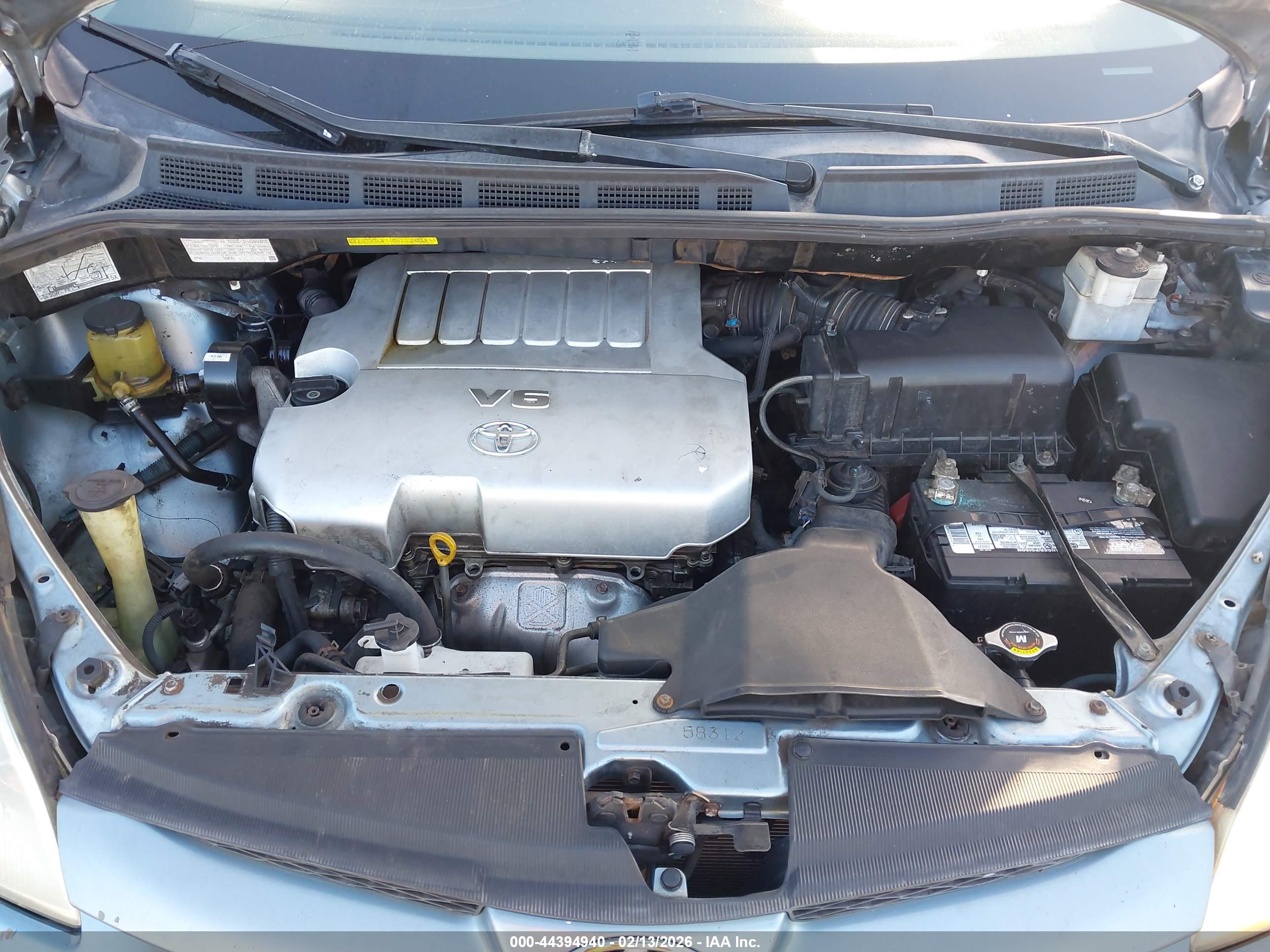 TOYOTA SIENNA image 10