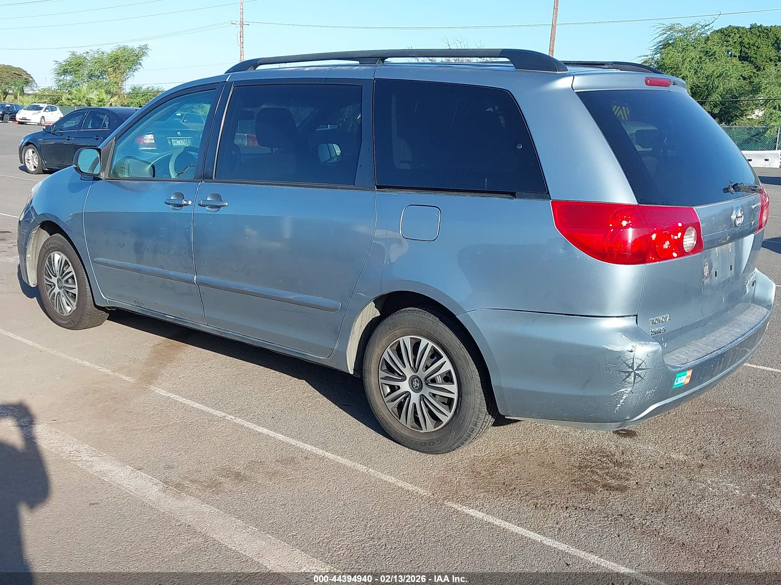 TOYOTA SIENNA image 3