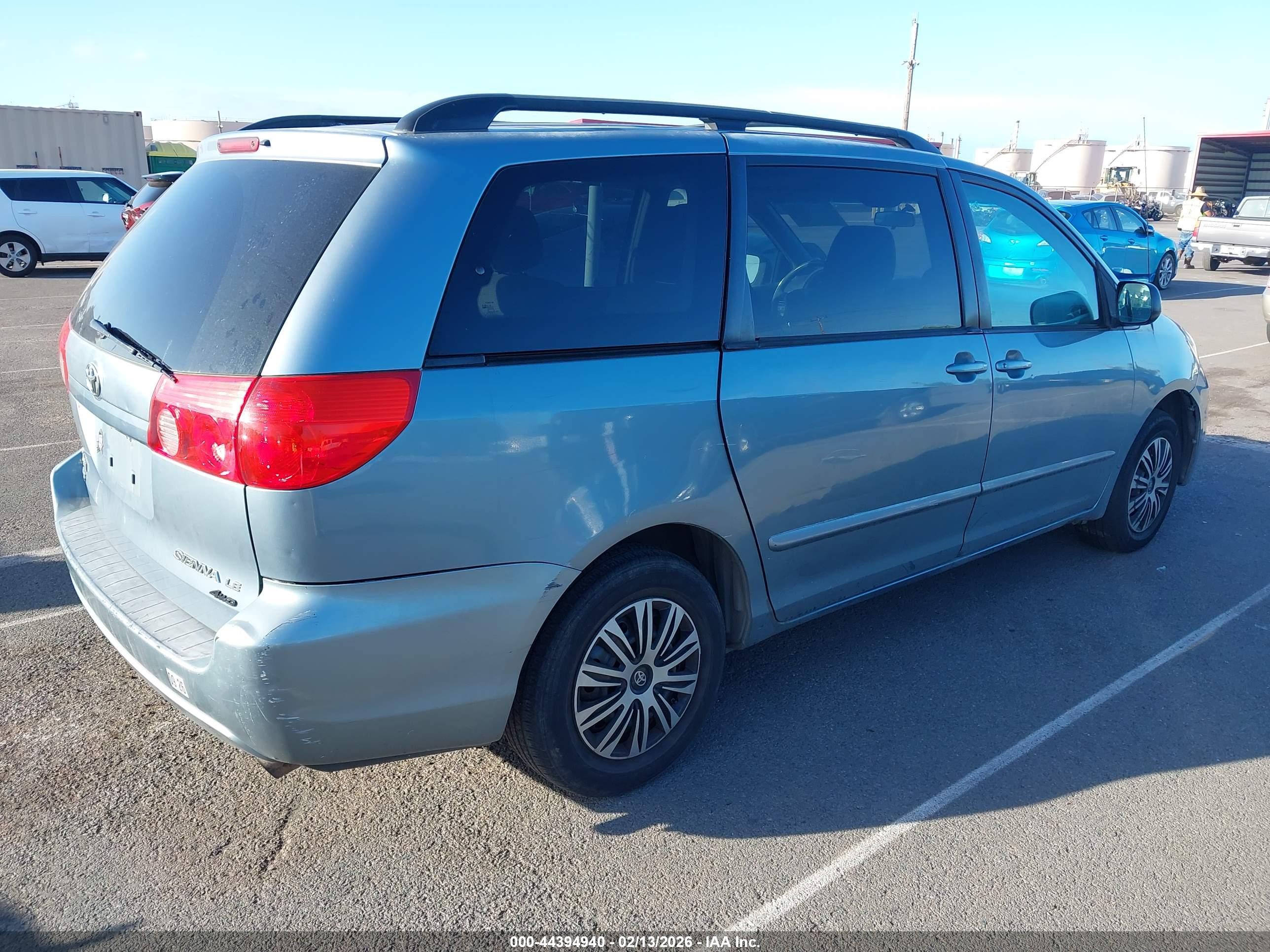 TOYOTA SIENNA image 4